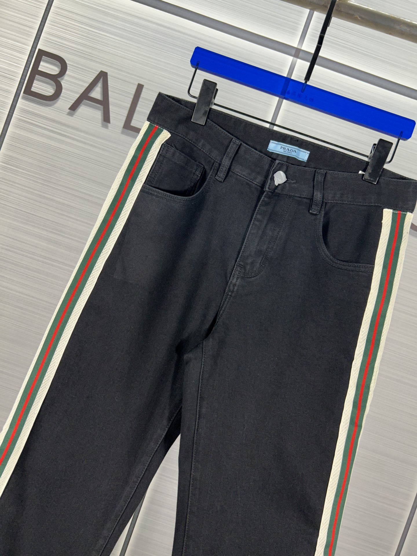 New Prada Jeans Collection 2024: Water-Washed, Custom Buttons, High Street Style - 图片 9