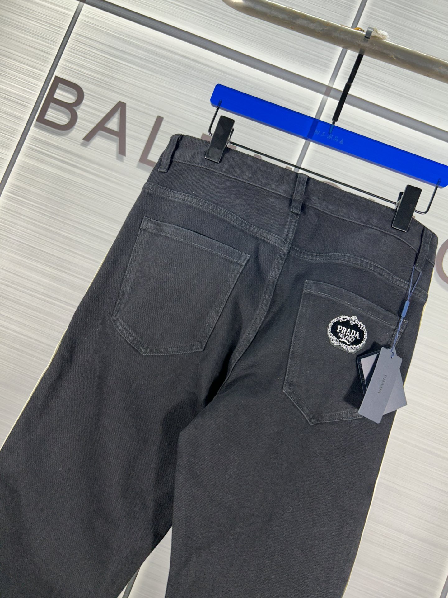 New Prada Jeans Collection 2024: Water-Washed, Custom Buttons, High Street Style - 图片 7