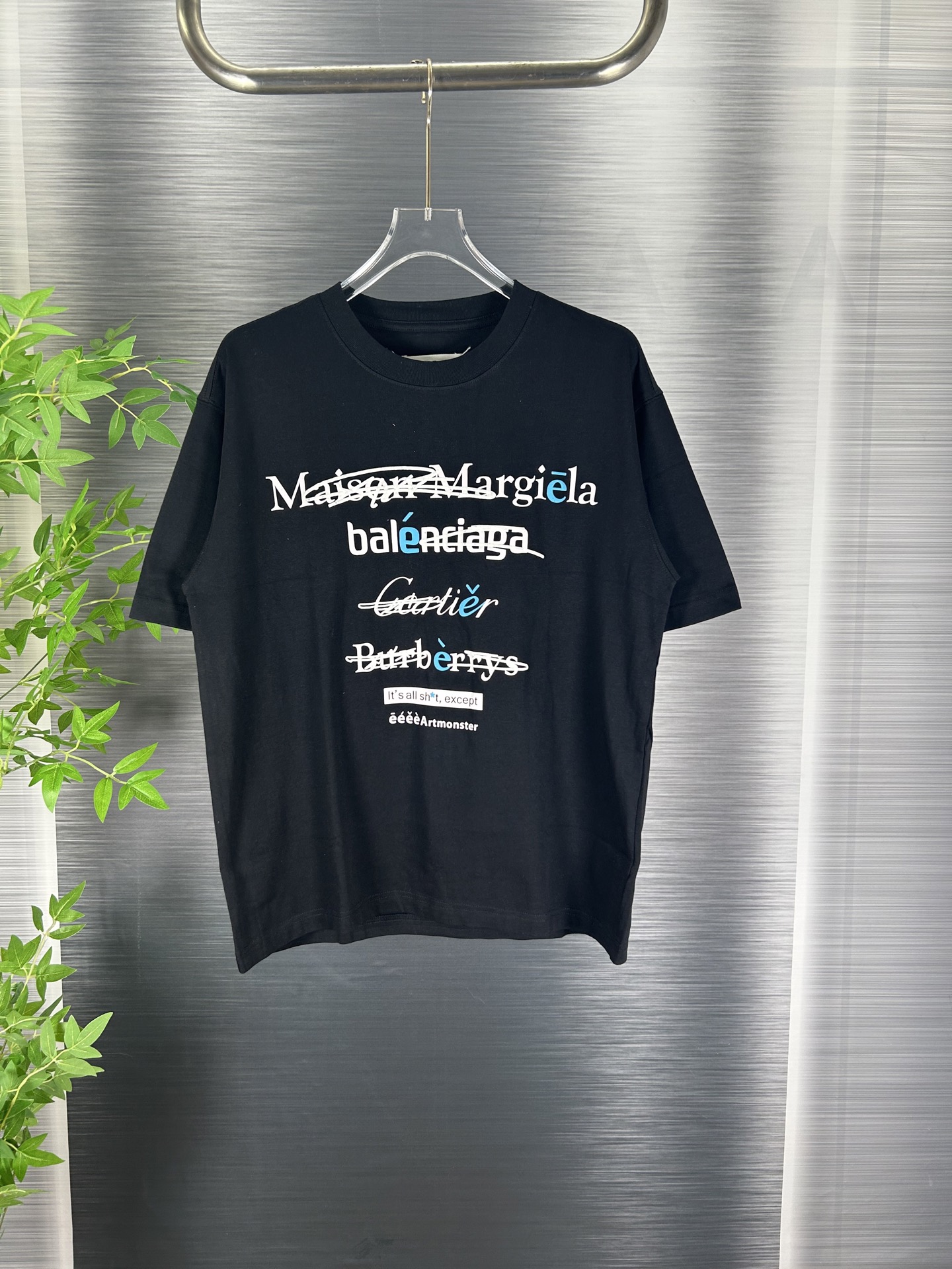 (Versión de alta gama con especificaciones originales) 𝐌𝐚𝐢𝐬𝐨𝐧 𝐌𝐚𝐫𝐠𝐢𝐞𝐥𝐚 Camiseta de manga corta con cuello…