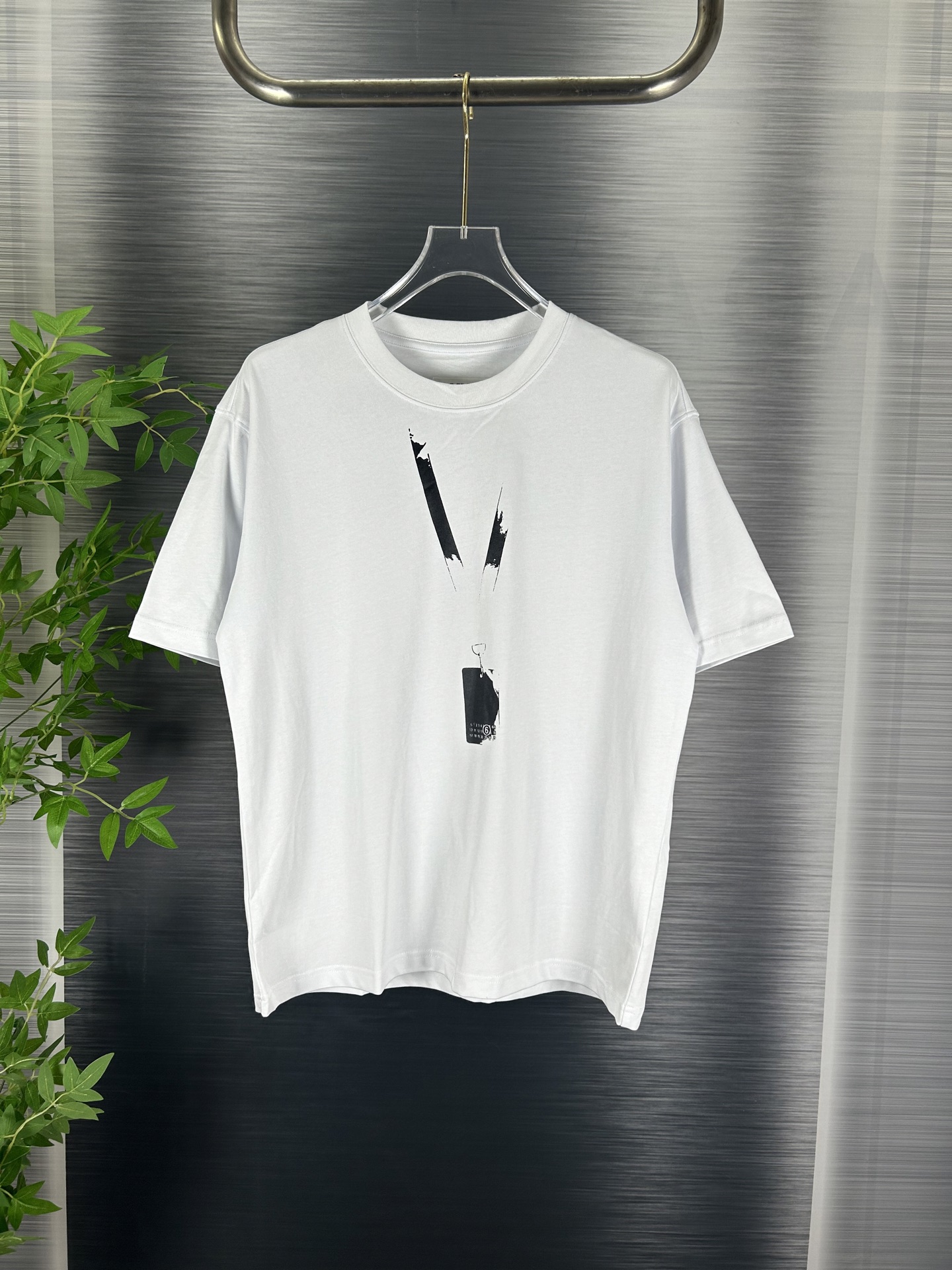 (Versión de alta gama con especificaciones originales) 𝐌𝐚𝐢𝐬𝐨𝐧 𝐌𝐚𝐫𝐠𝐢𝐞𝐥𝐚 Camiseta de manga corta con cuello…