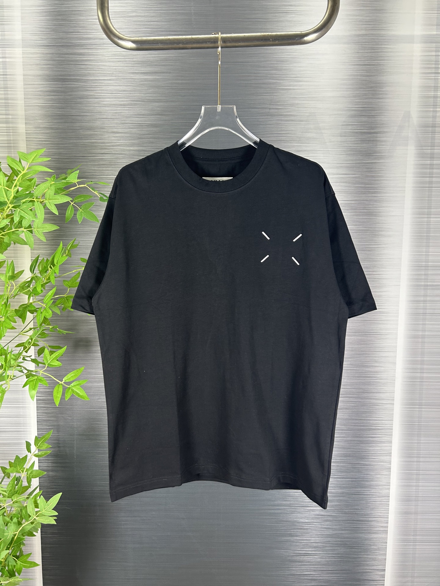 (Versión de alta gama con especificaciones originales) 𝐌𝐚𝐢𝐬𝐨𝐧 𝐌𝐚𝐫𝐠𝐢𝐞𝐥𝐚 Camiseta de manga corta con cuello…