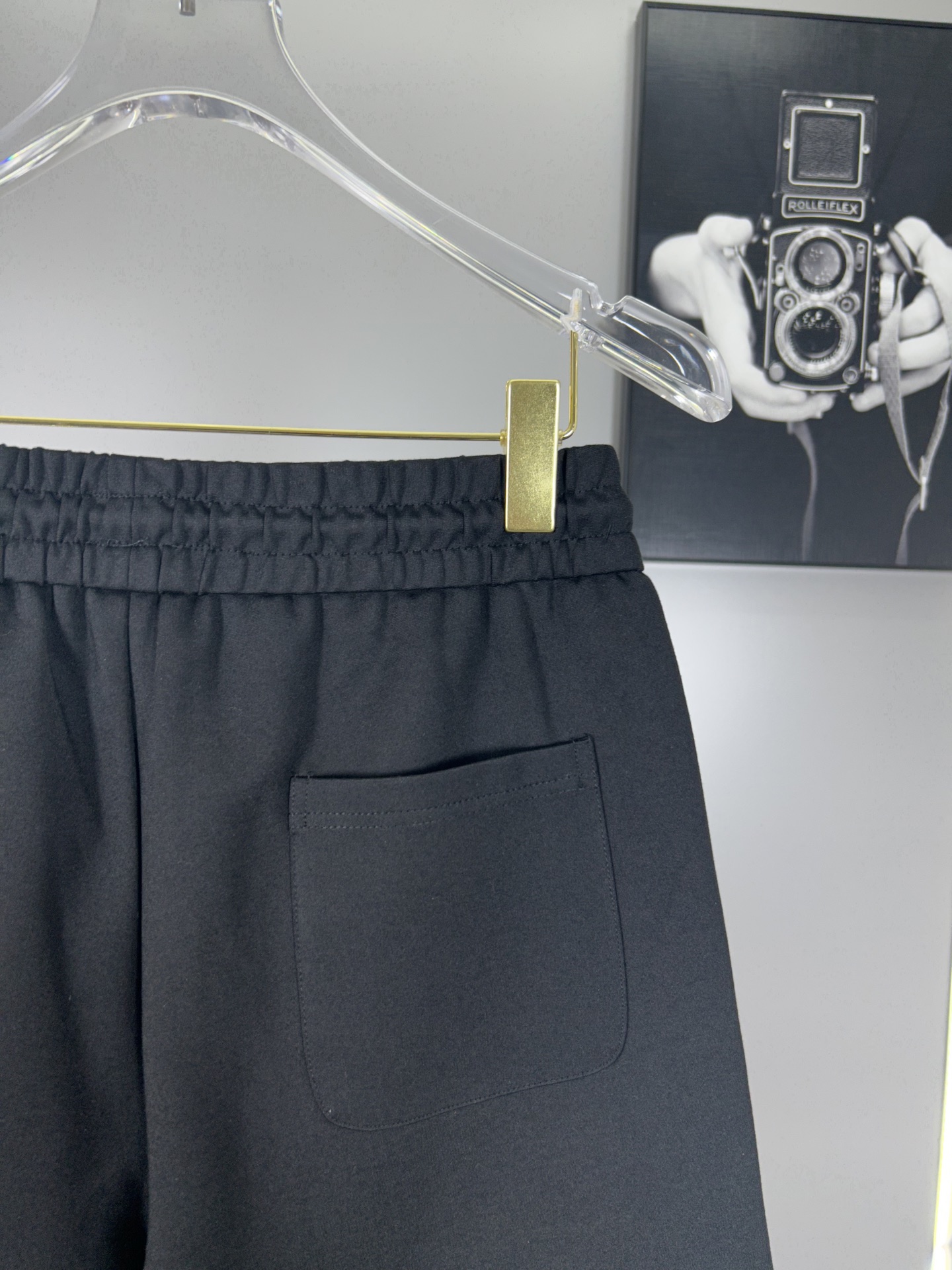 High-End Moncler 2025s Leisure Sports Shorts in 400g Fabric, Modern Classic Urban Style - 图片 6