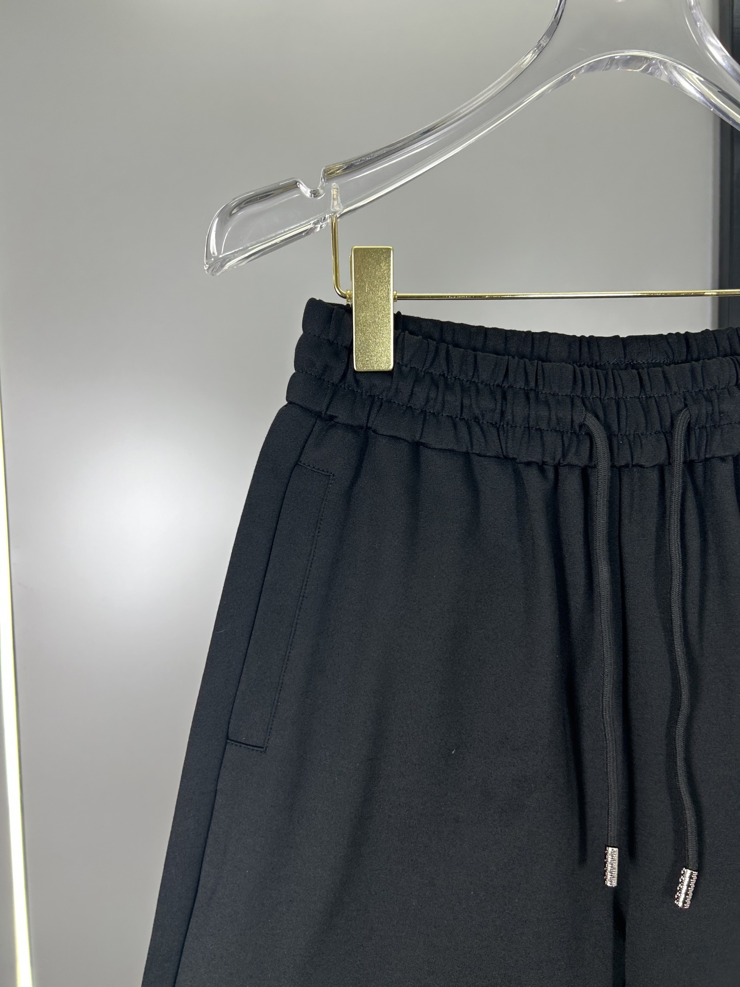 High-End Dior 2025s Sports Shorts in 400g Fabric, Modern Classic Urban Style - 图片 6