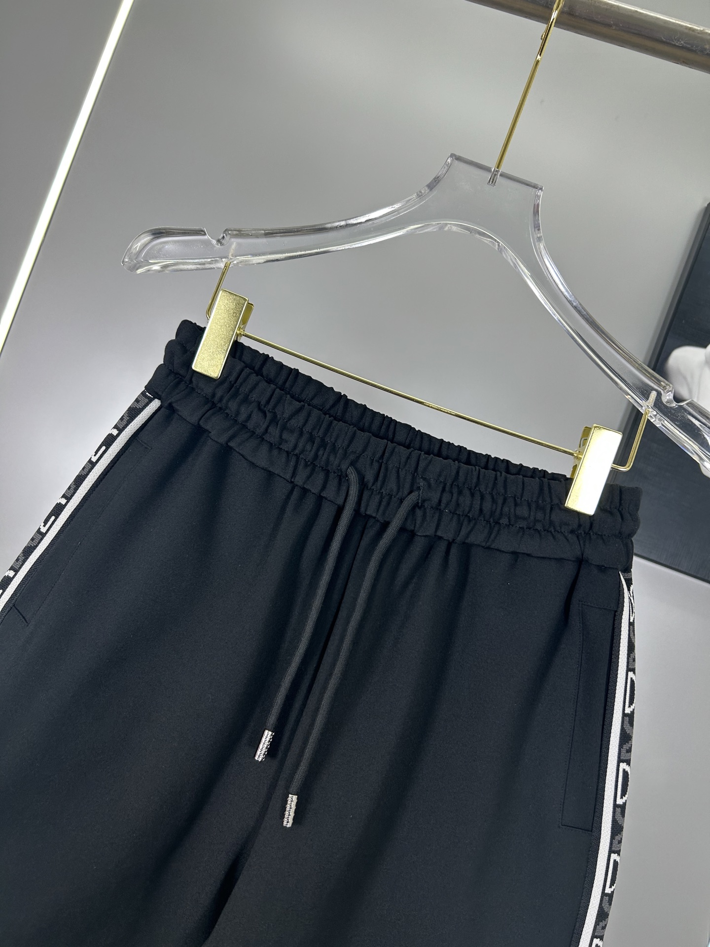 High-End Dior 2025s Leisure Sports Shorts in High-Intensity Fabric: Review & Features - 图片 6