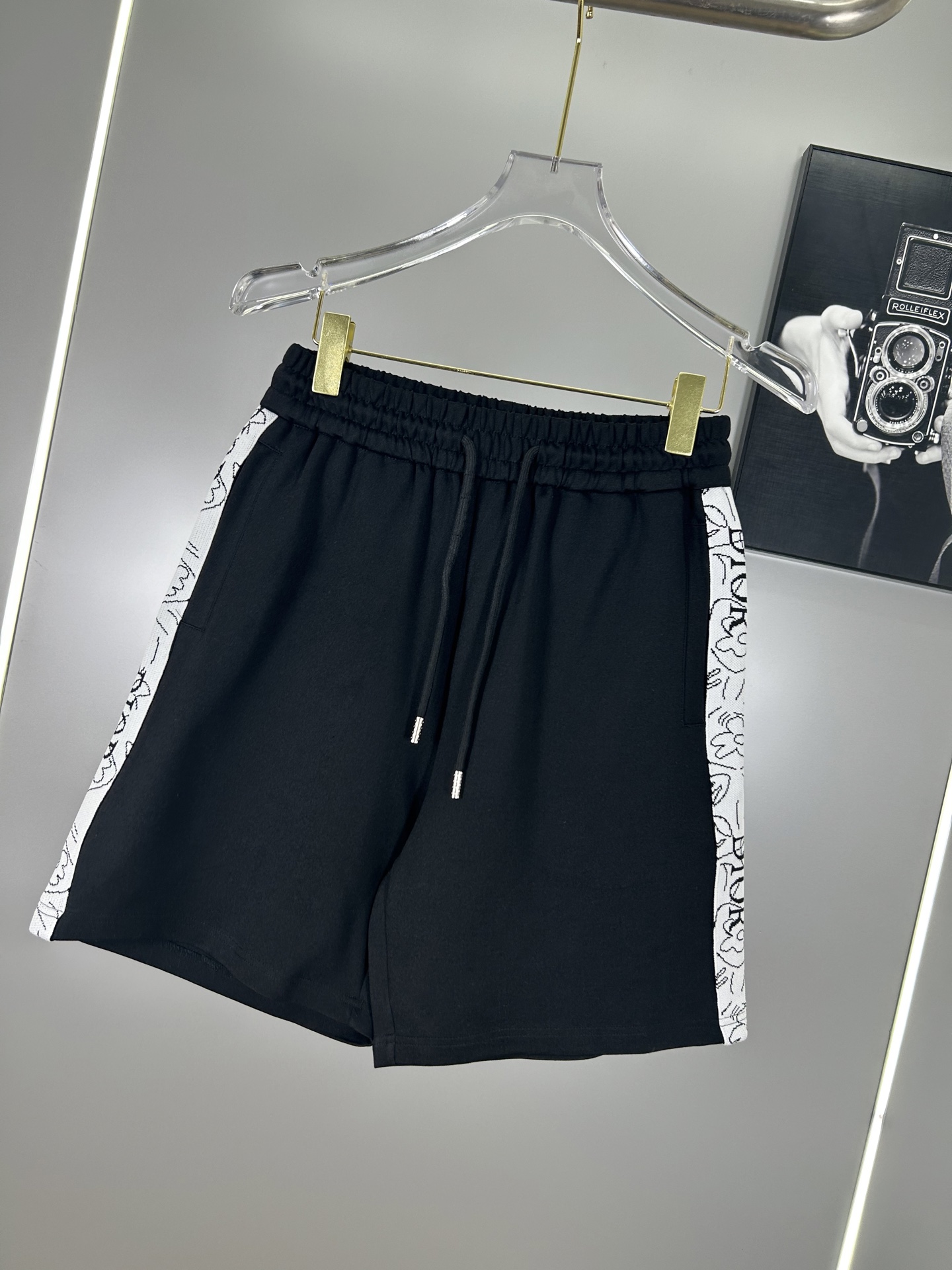 High-End Dior 2025s Leisure Sports Shorts with 400g Fabric, Modern Classic Urban Style - 图片 3