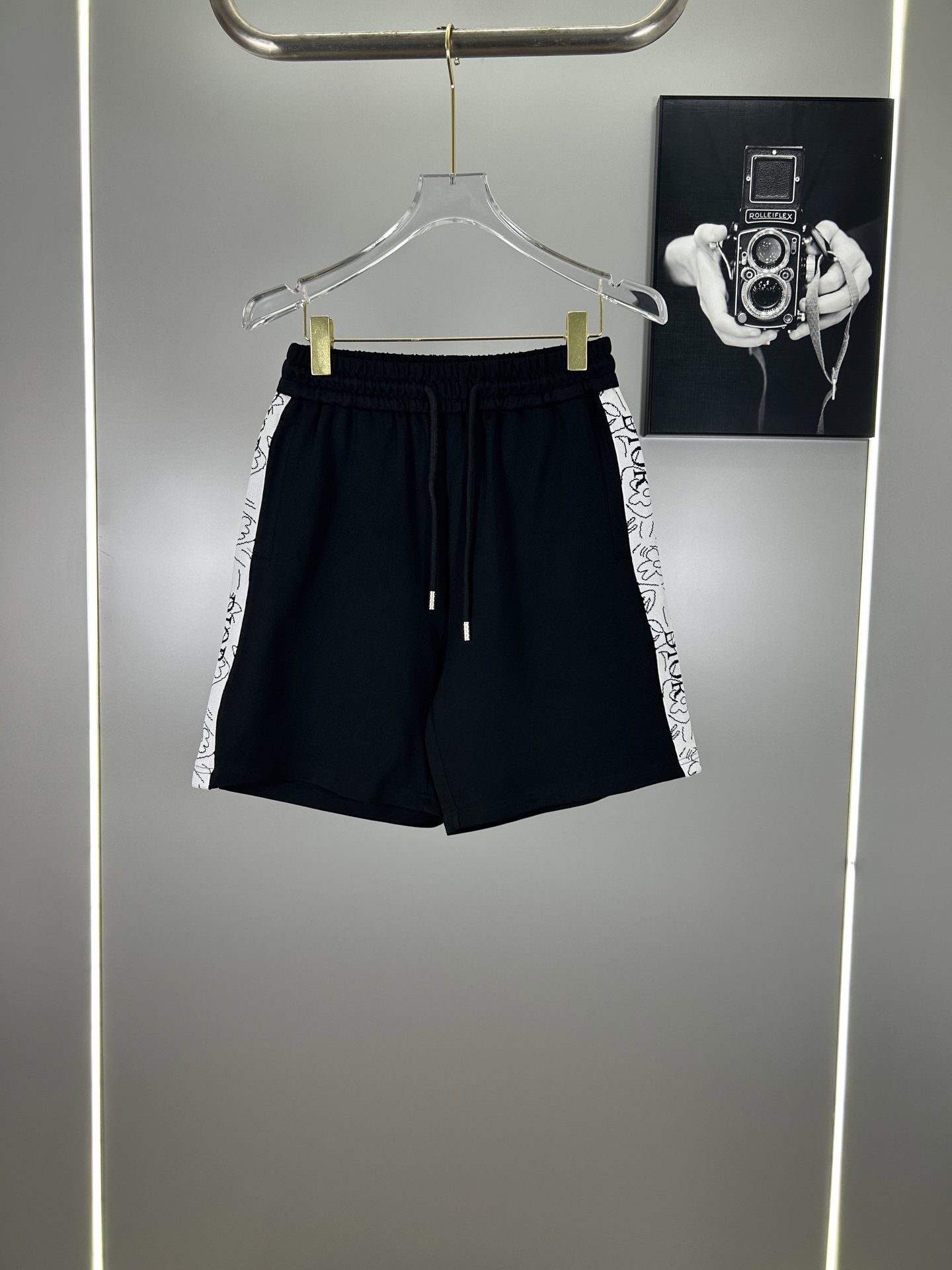 High-End Dior 2025s Leisure Sports Shorts with 400g Fabric, Modern Classic Urban Style - 图片 1