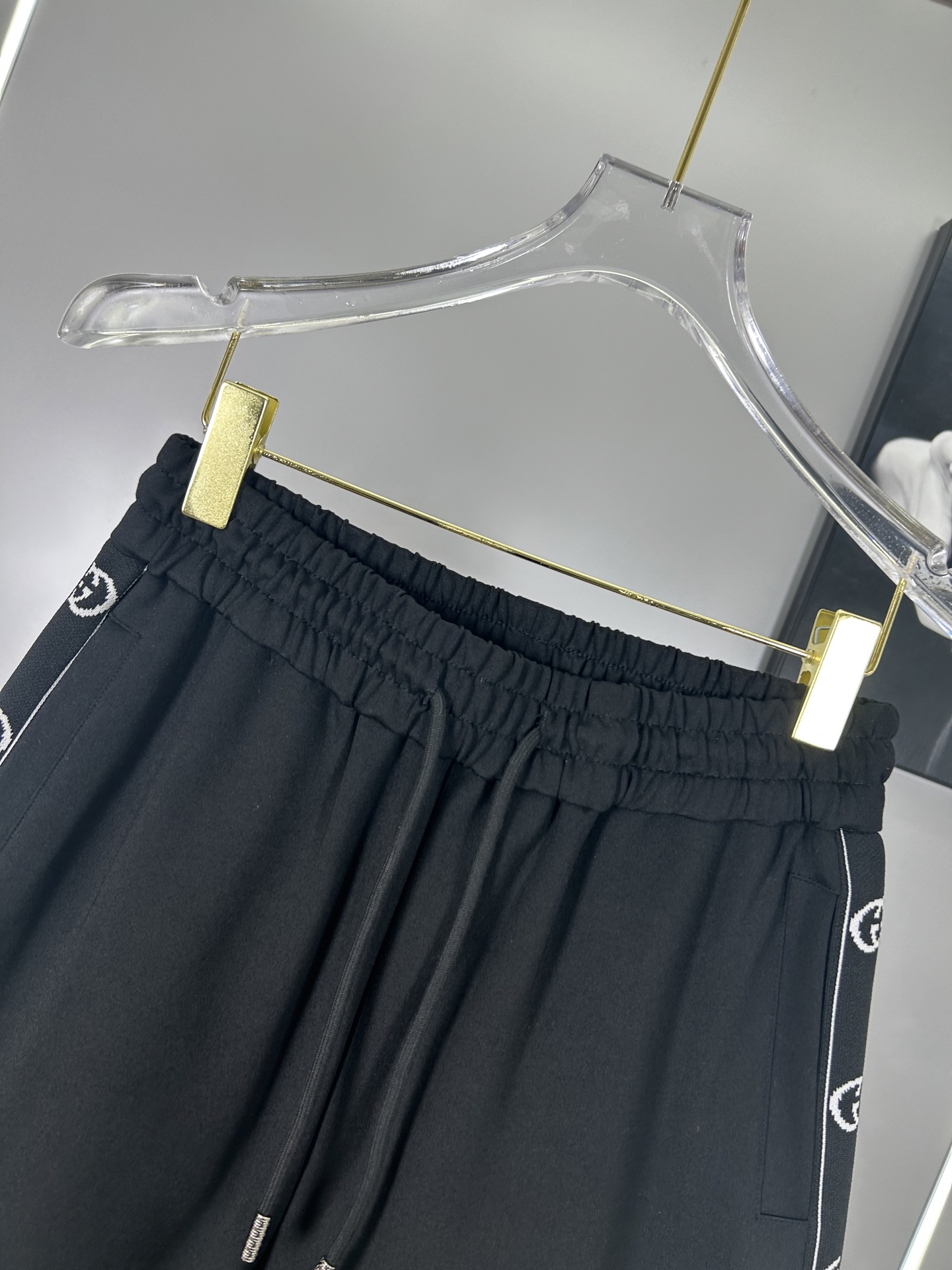 High-End Gucchi 2025s Leisure Sports Shorts with 400g Fabric – Modern Classic Urban Style - 图片 6