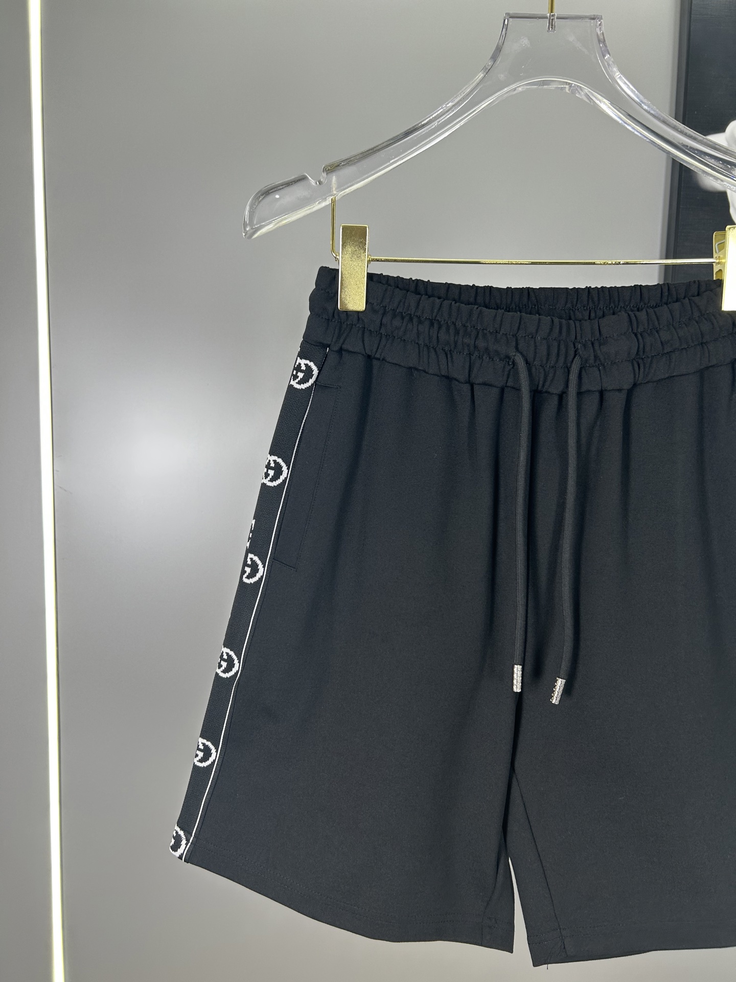 High-End Gucchi 2025s Leisure Sports Shorts with 400g Fabric – Modern Classic Urban Style - 图片 5