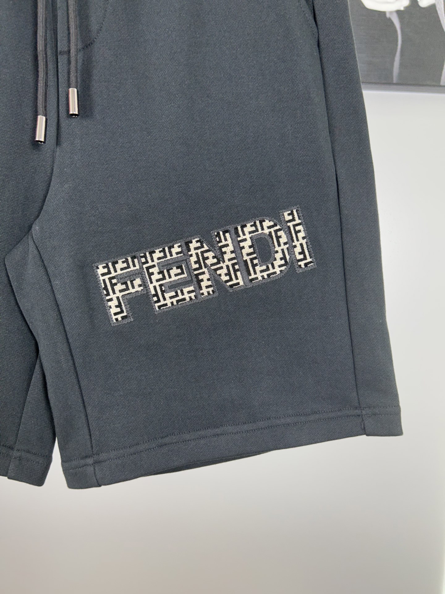 FENDI FEENDI LEFTLOXO Classic Synchronised Shorts in High-End Cotton Fabric - 图片 4