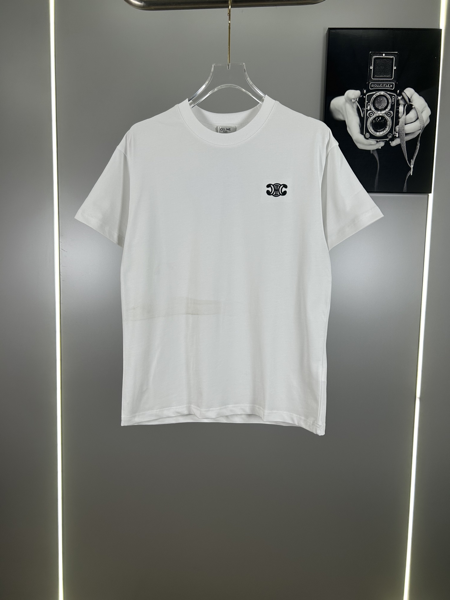 High-End Unisex Celine Globo Embroidered T-Shirt with Custom Fabrics and Cosmopolitan Style - 图片 1