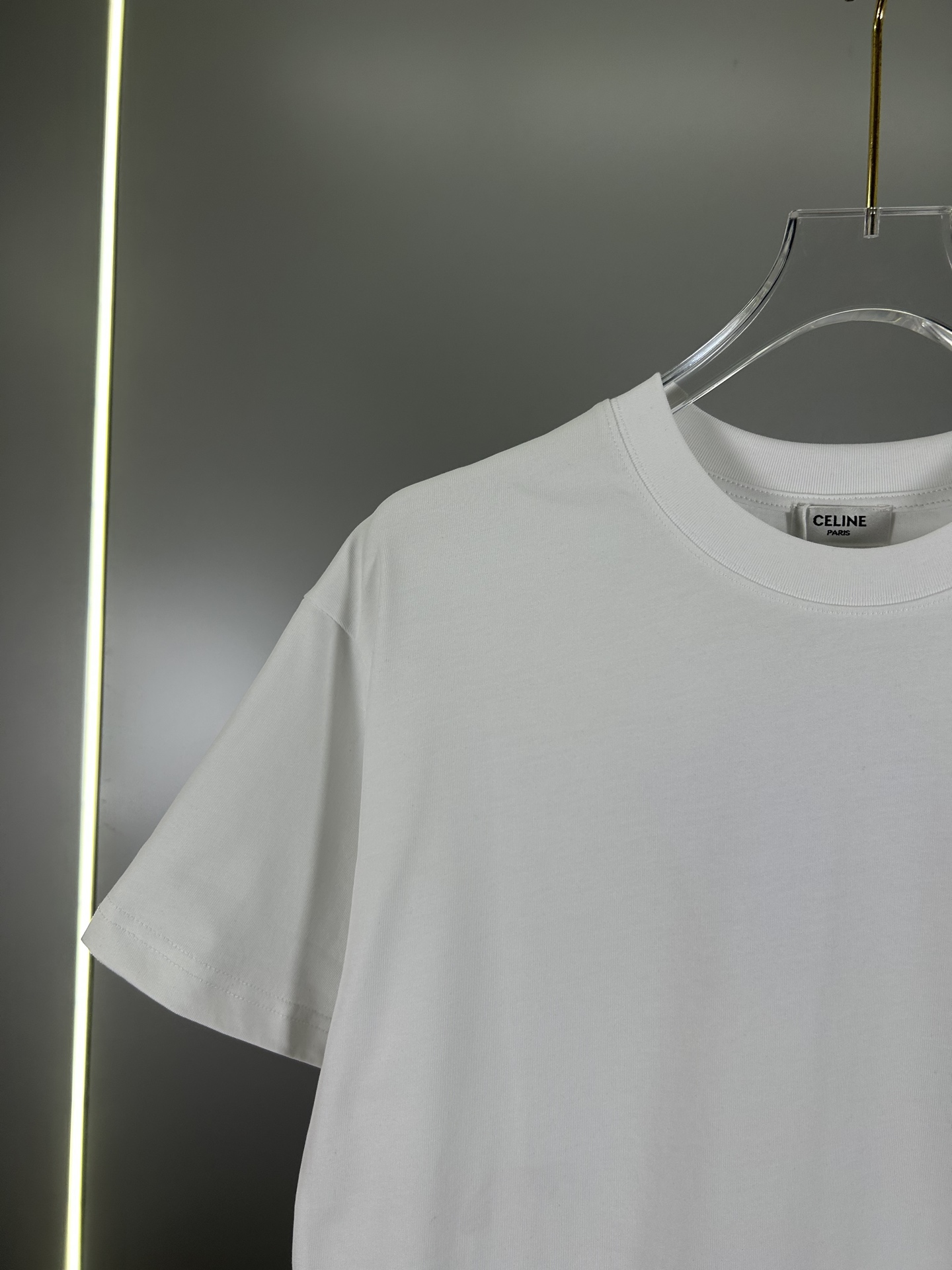 High-End Unisex Celine Globo Embroidered T-Shirt with Custom Fabrics and Cosmopolitan Style - 图片 8