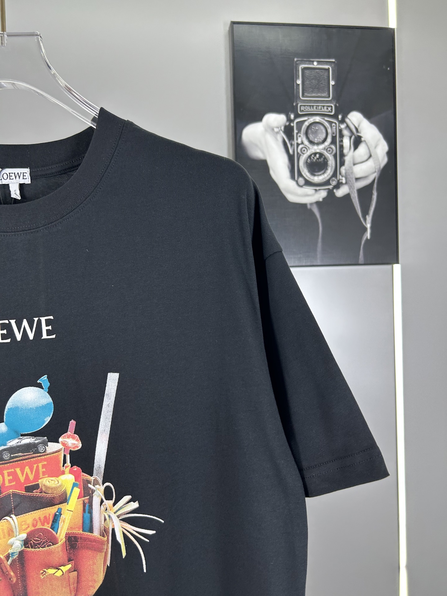 High-End Embroidered Logo T-Shirts with Custom Fabrics and Cosmopolitan Style - 图片 5