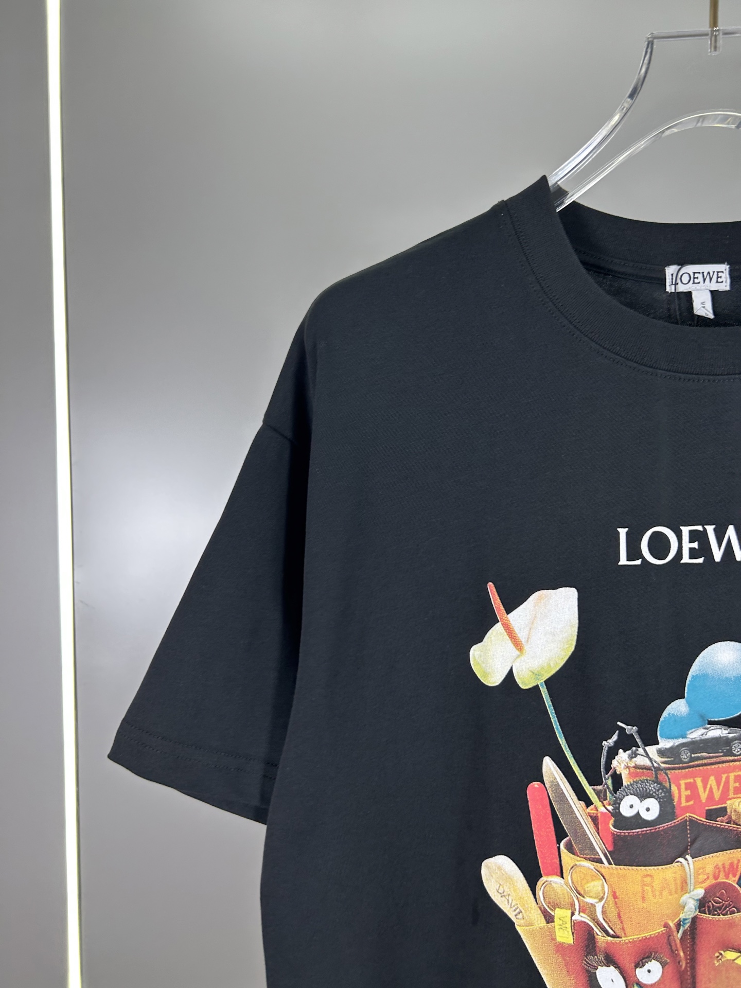 High-End Embroidered Logo T-Shirts with Custom Fabrics and Cosmopolitan Style - 图片 4