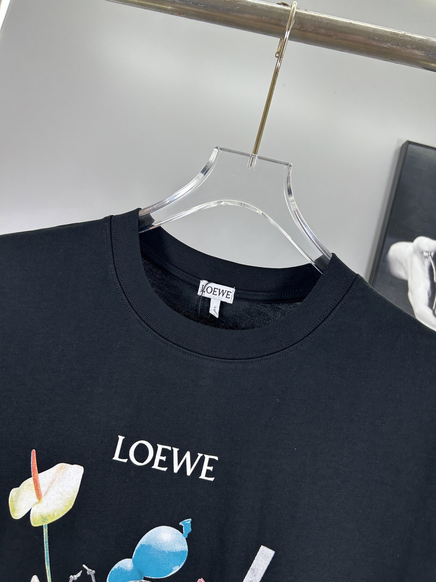 High-End Embroidered Logo T-Shirts with Custom Fabrics and Cosmopolitan Style - 图片 7
