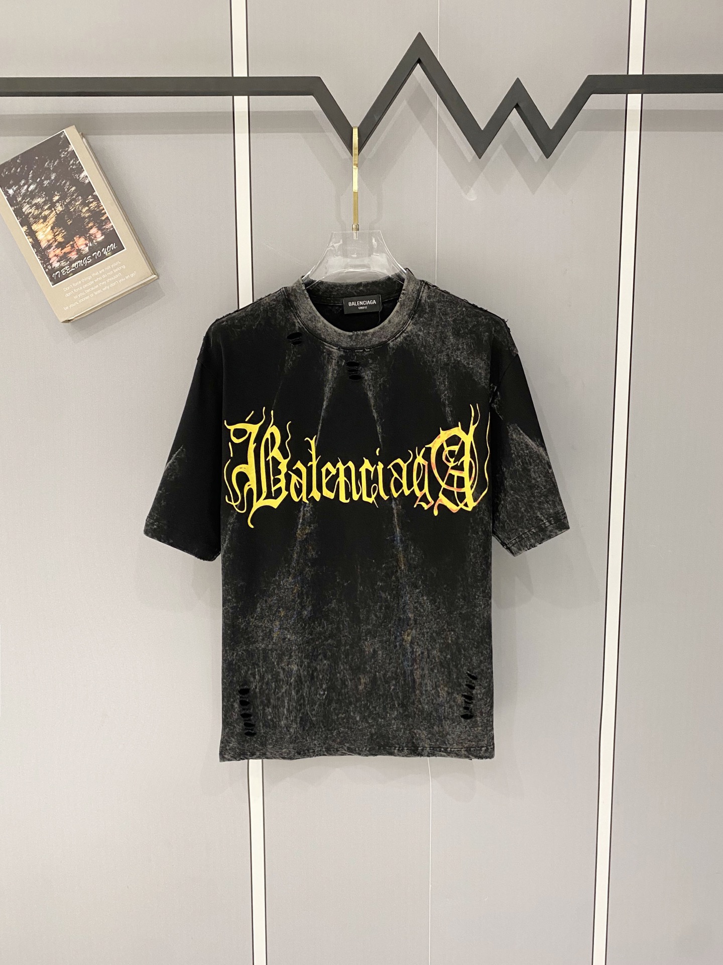 P105 Balenciaga balenciaga 2026 primavera/verano letras sánscritas estampado nuevo verano original de fábrica de la tie…