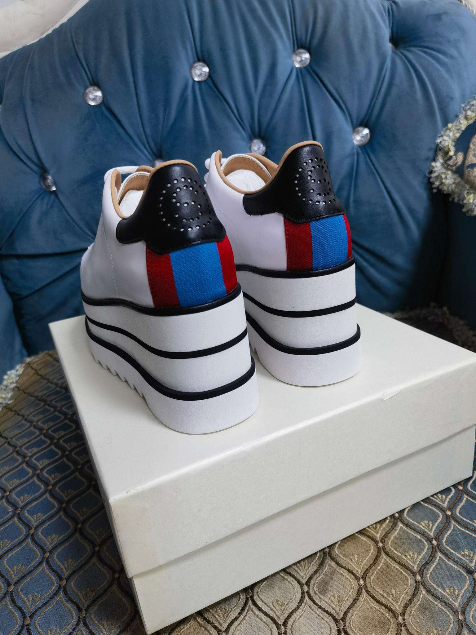 “News,” “Stella McCartney’s Big Bottom Shoes,” eight centimeters tall, 35-40, 41, 588