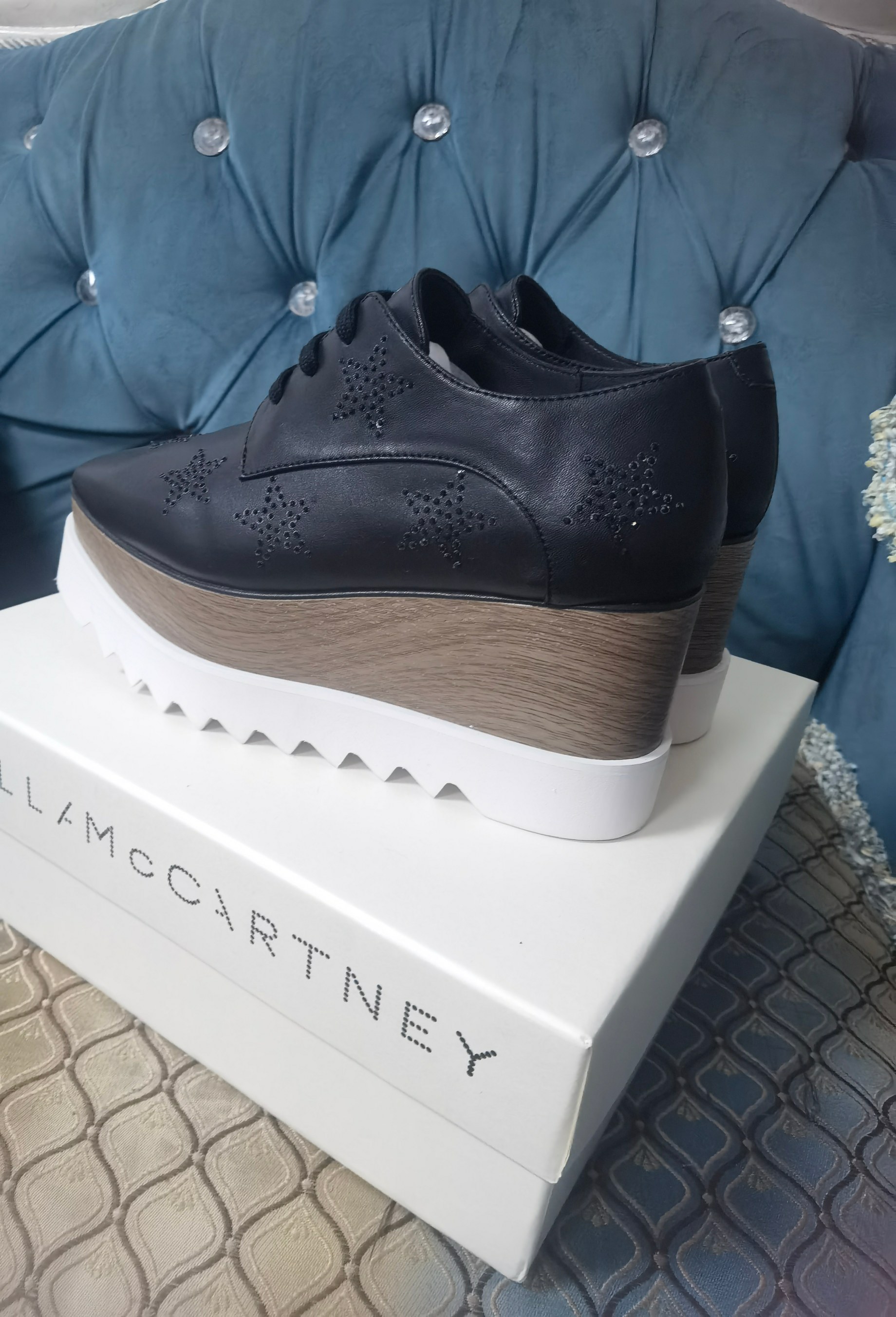 “Stella McCartney’s Big Bottom Shoes: 8cm, Size 35-40, 41 Available, 650 Pairs” - 图片 5