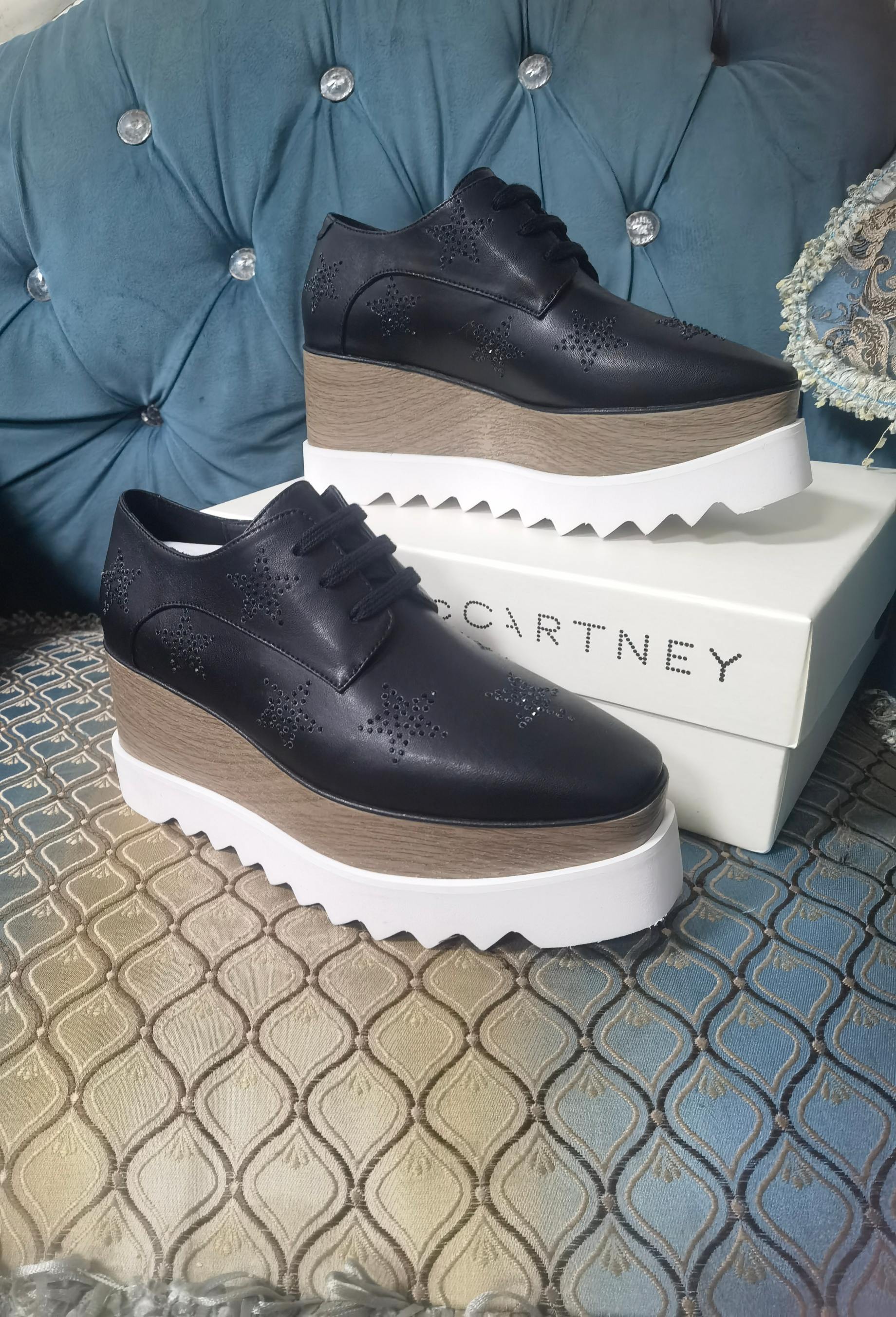 “Stella McCartney’s Big Bottom Shoes: 8cm, Size 35-40, 41 Available, 650 Pairs” - 图片 4