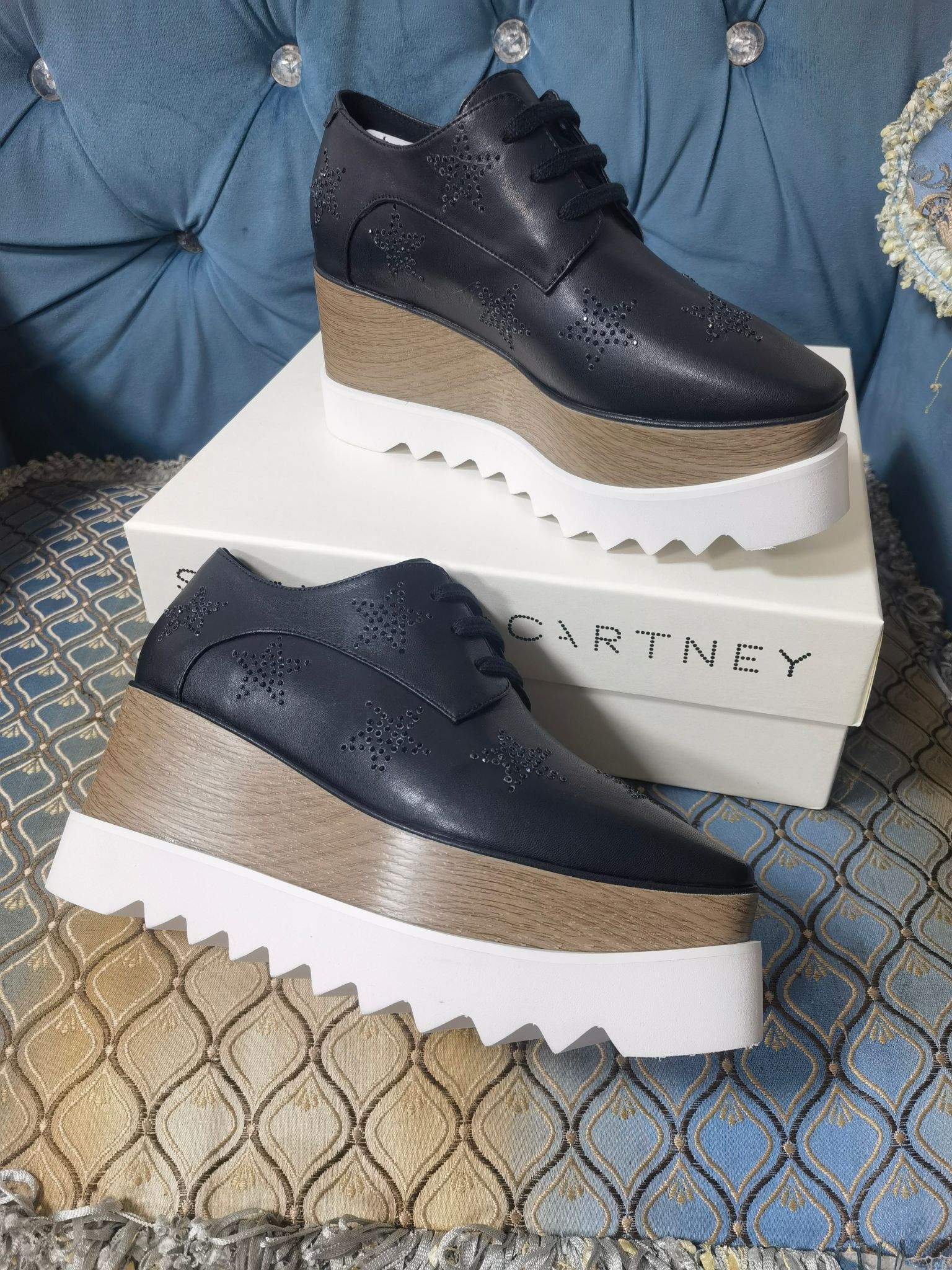 “Stella McCartney’s Big Bottom Shoes: 8cm, Size 35-40, 41 Available, 650 Pairs” - 图片 7