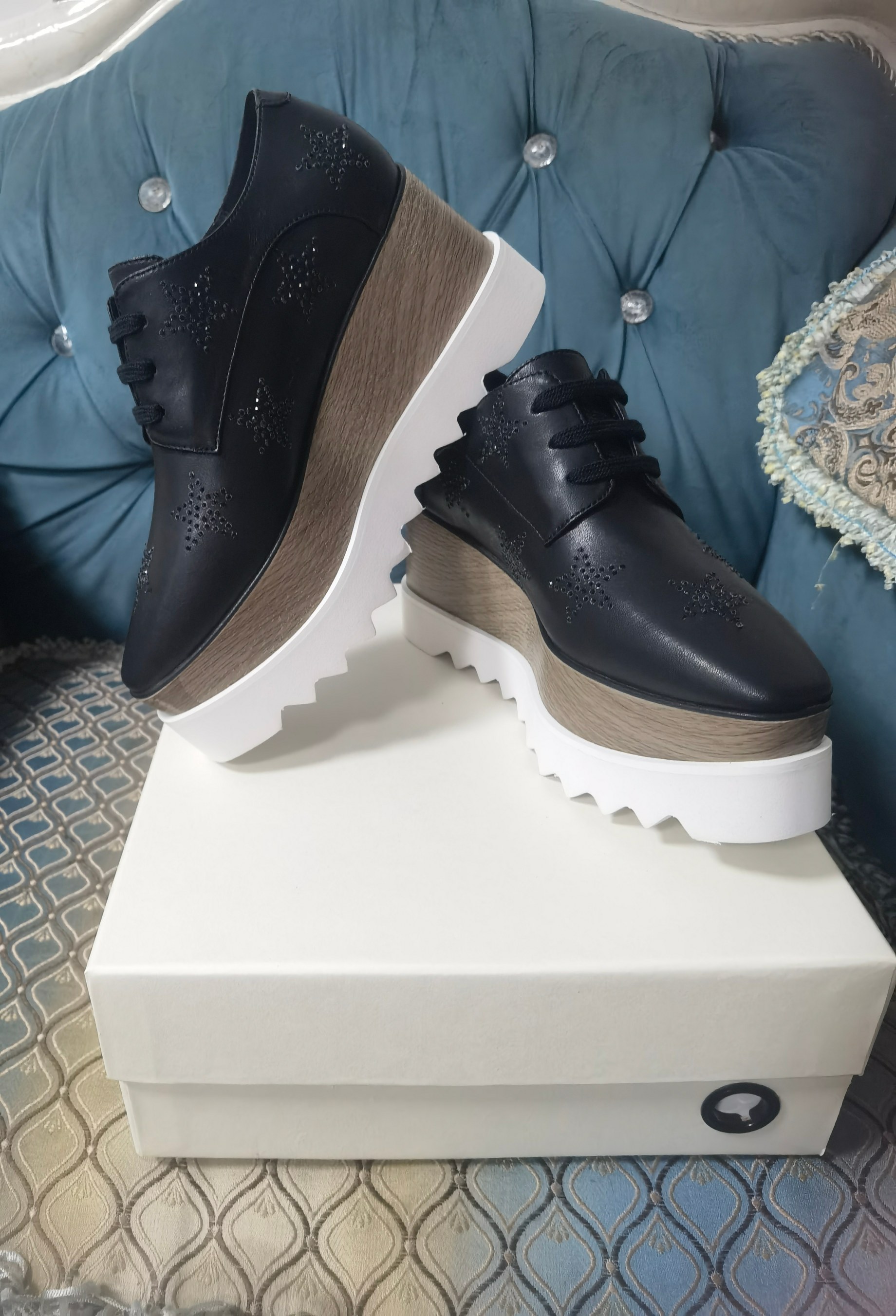 “Stella McCartney’s Big Bottom Shoes: 8cm, Size 35-40, 41 Available, 650 Pairs” - 图片 8