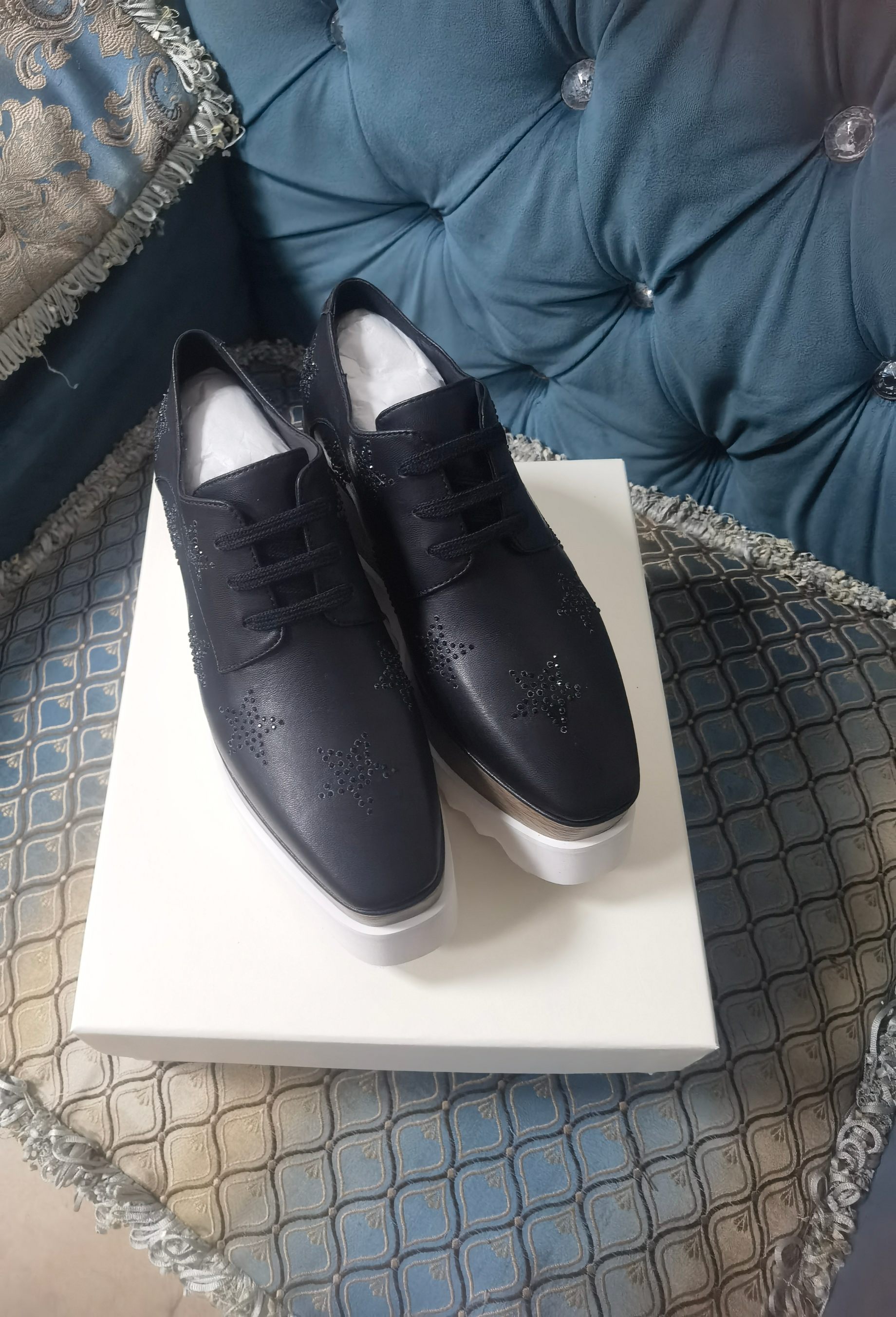 “Stella McCartney’s Big Bottom Shoes: 8cm, Size 35-40, 41 Available, 650 Pairs” - 图片 9