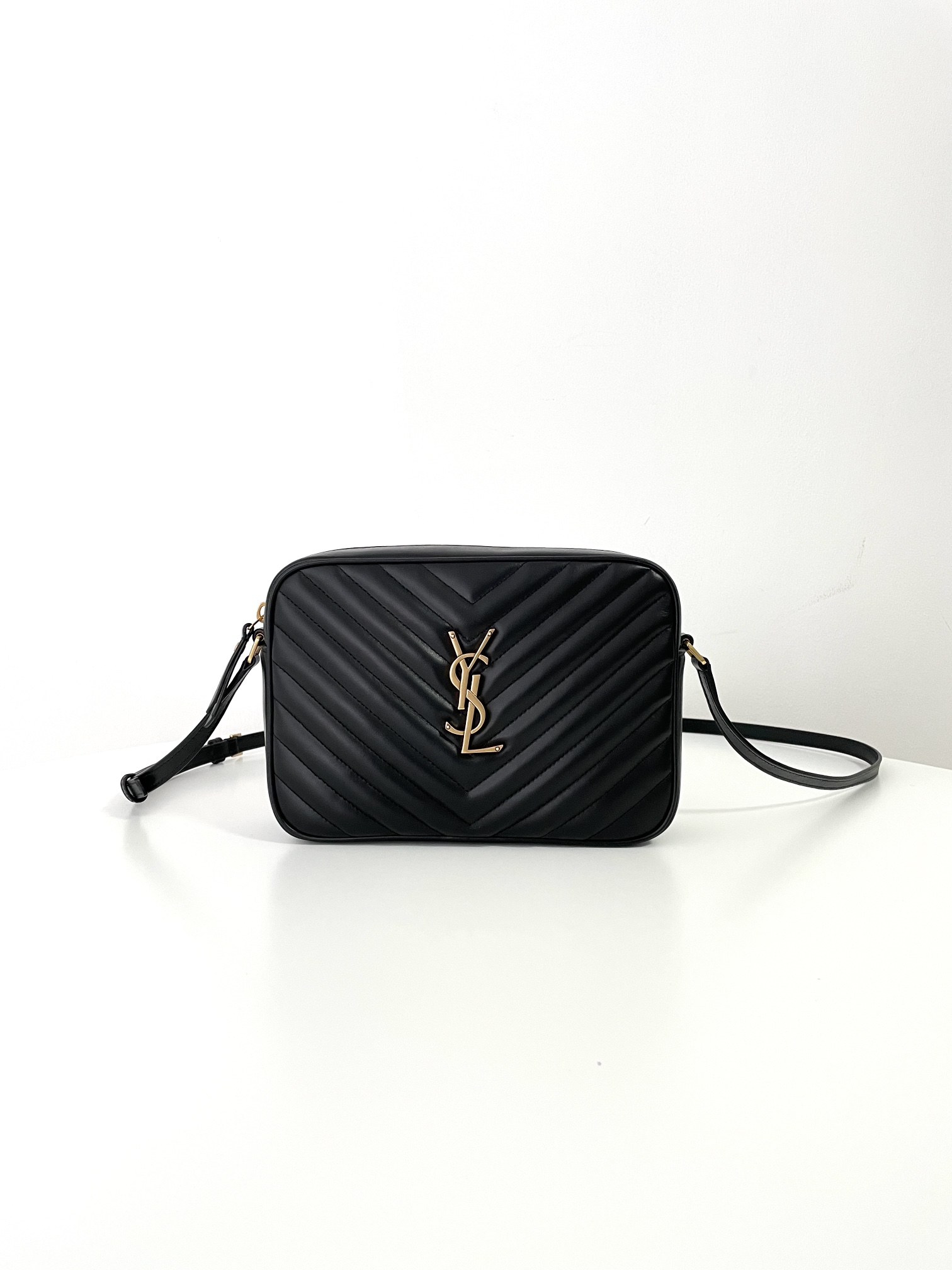 Yves Saint Laurent Bolsos de cámaras Piel de vaca Cuero Casual