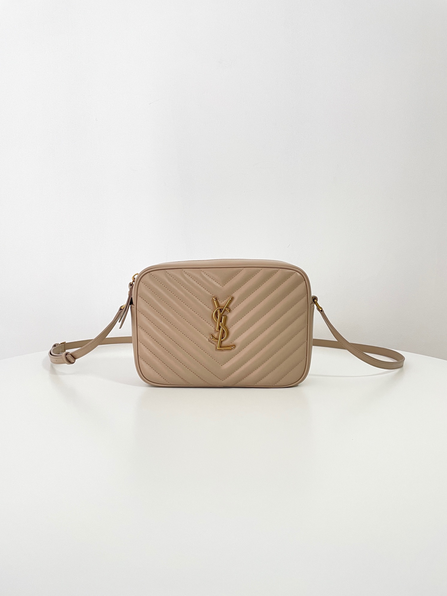 Yves Saint Laurent Bolsos de cámaras Beige Piel de vaca Cuero Casual