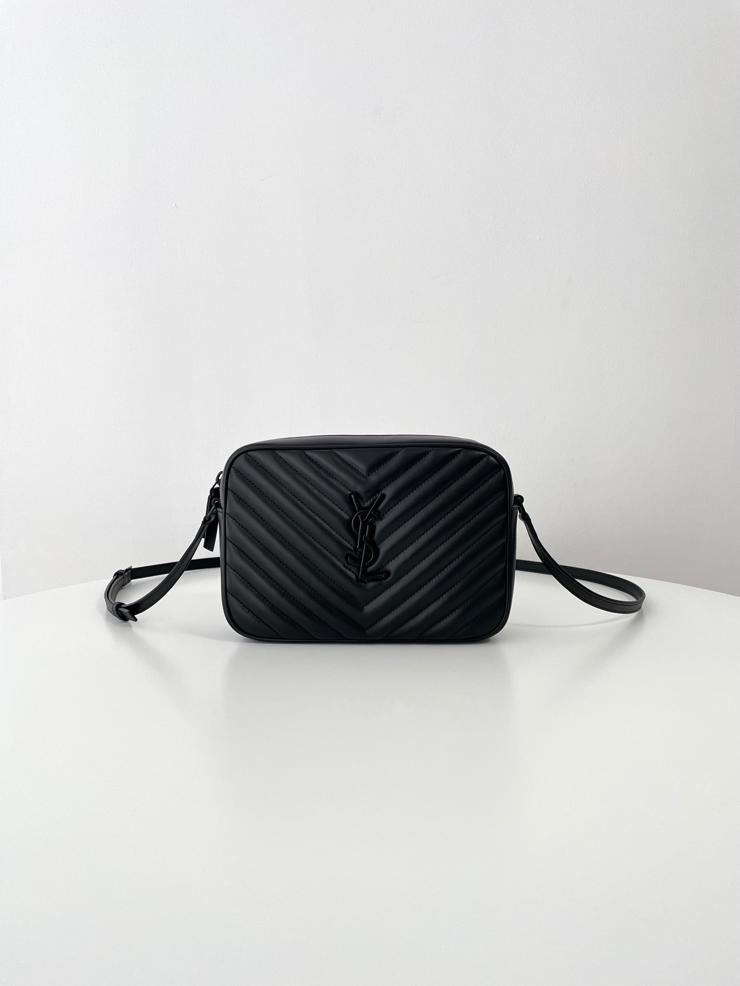 Yves Saint Laurent Bolsos de cámaras Negro Piel de vaca Cuero Casual