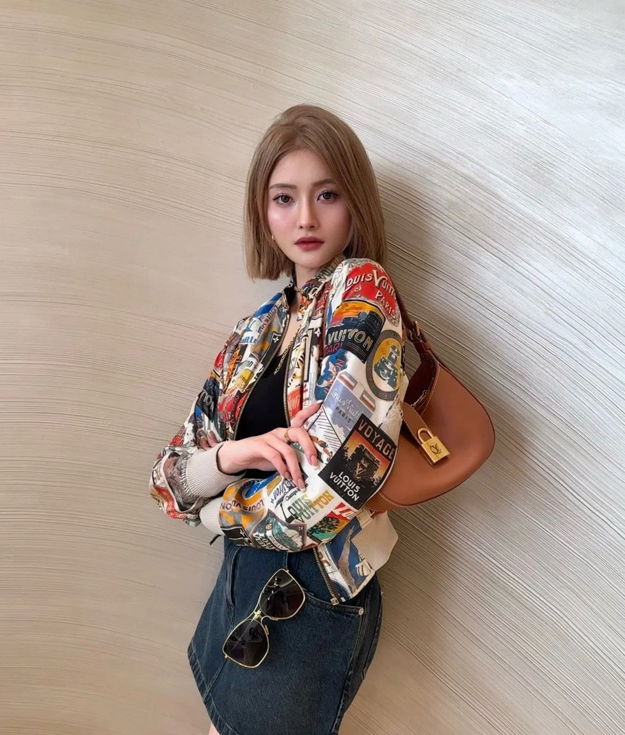 Louis Vuitton So beautiful [Low Key Shoulder armpit handbag] M24990 white 24611 black 24885 brown