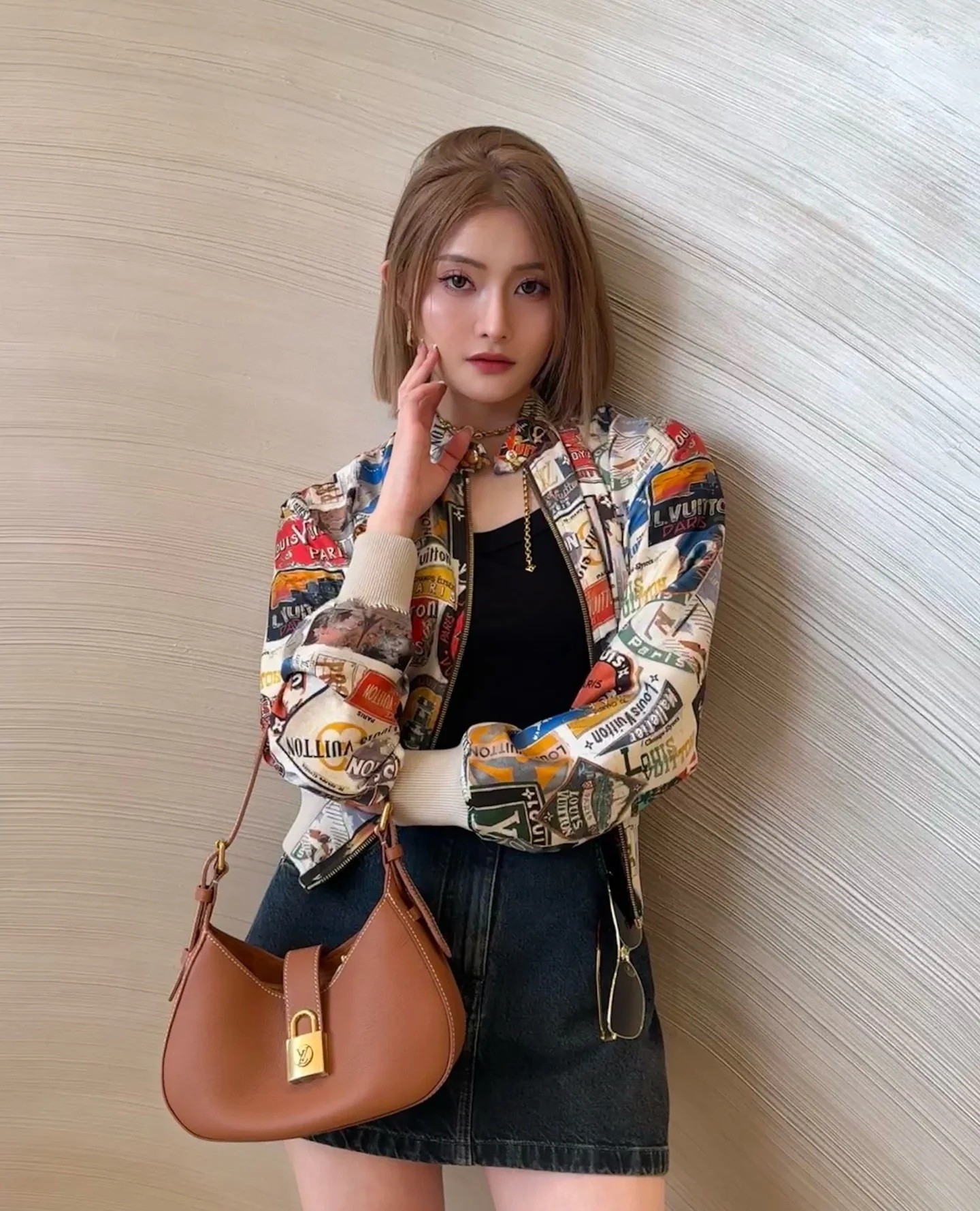 Louis Vuitton So beautiful [Low Key Shoulder armpit handbag] M24990 white 24611 black 24885 brown