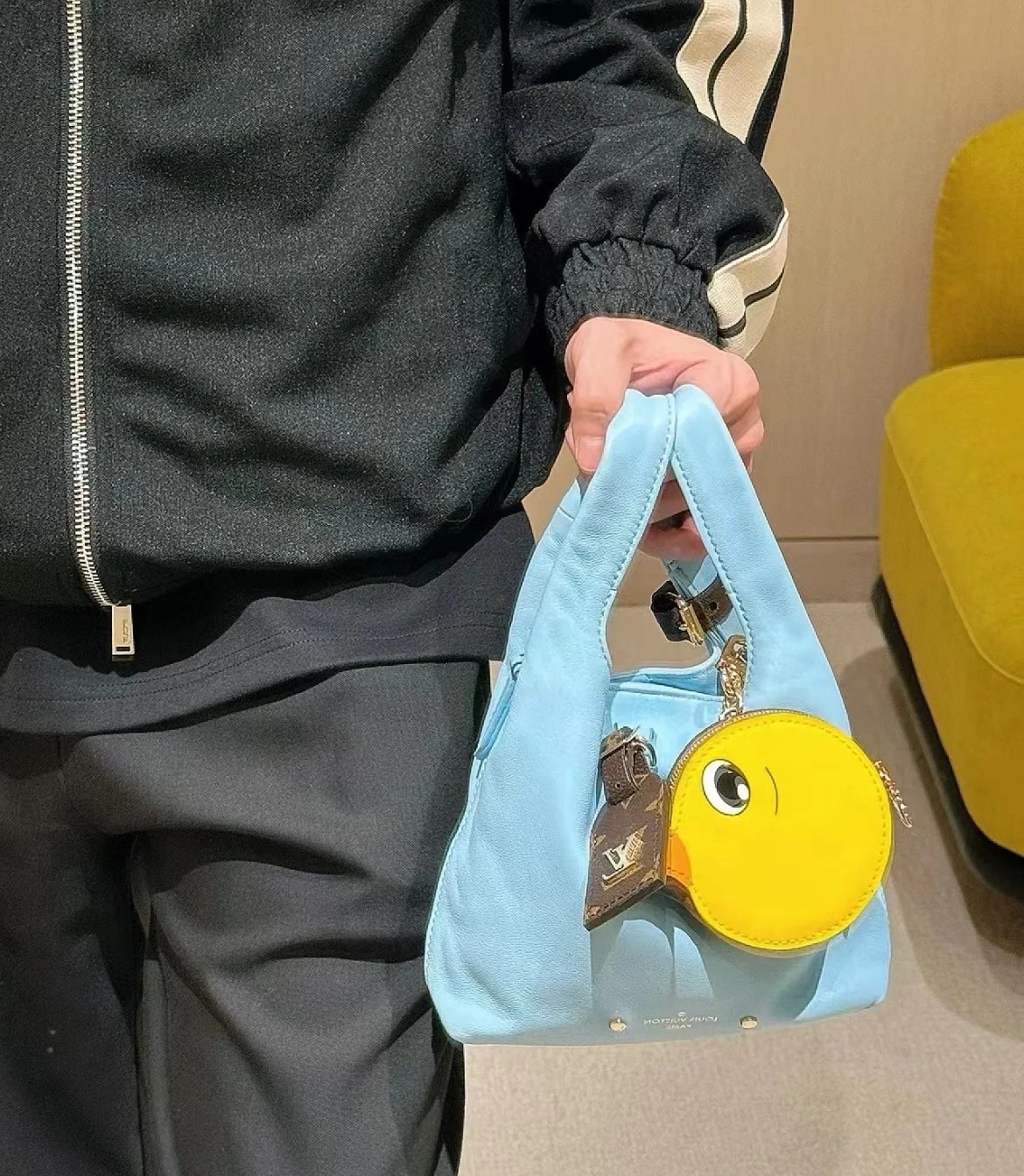 Louis Vuitton So beautiful [ATLANTIS BB handbag] M11387 light blue (duck)