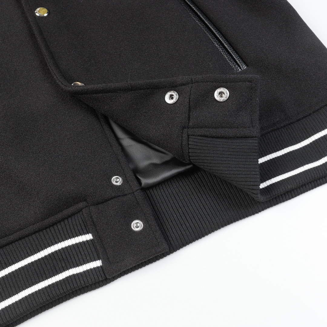 Fashion Highlights: GVC Baseball Jacket, Laser-Burned Parchment, Hat Zipper, Tweed Leather Combination. - 图片 8