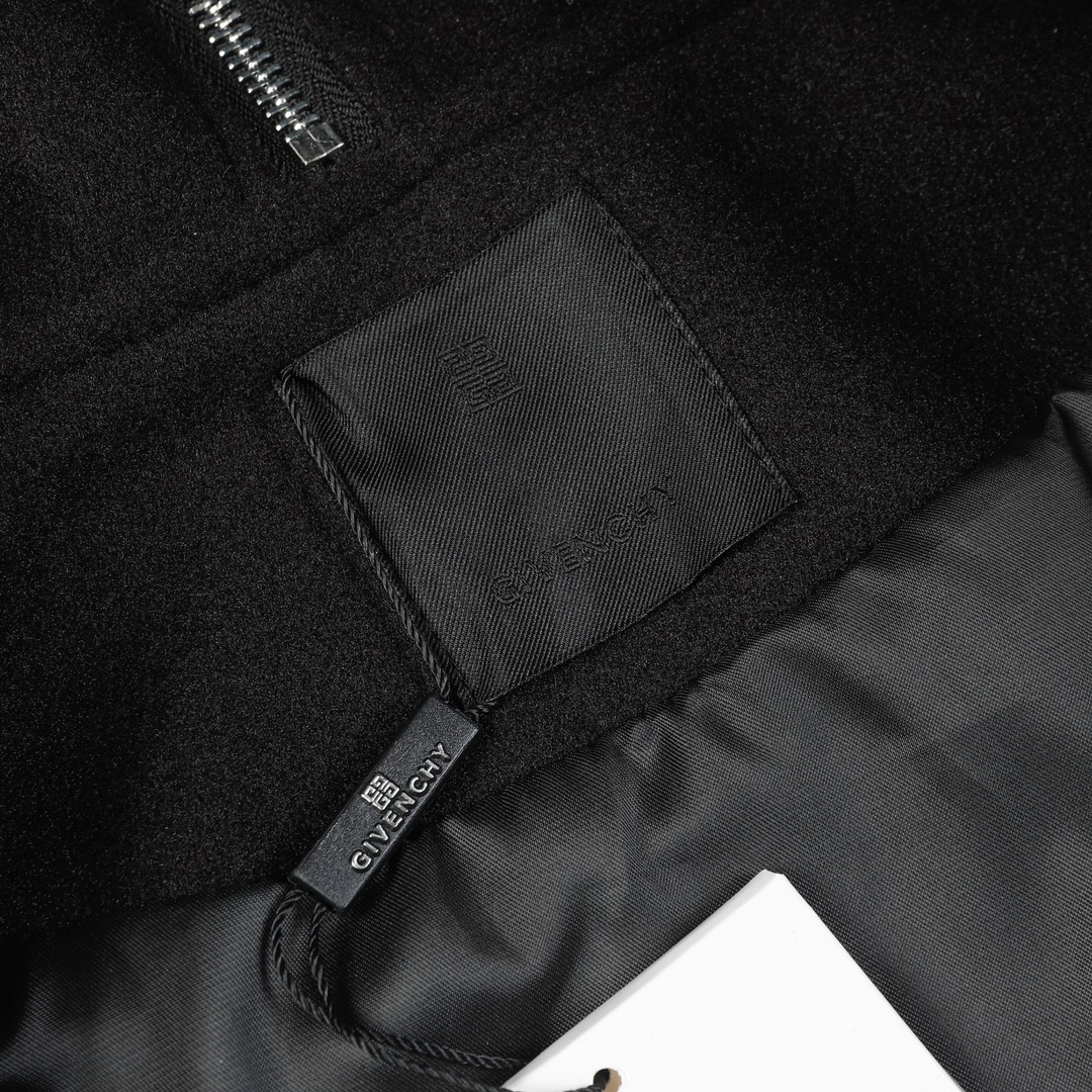 Fashion Highlights: GVC Baseball Jacket, Laser-Burned Parchment, Hat Zipper, Tweed Leather Combination. - 图片 5