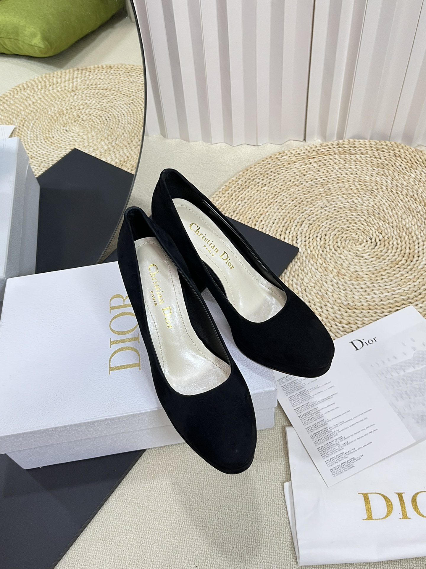 NO:404208,: D*ior Di*ao Spring and summer show high-end custom series new high-heeled women's single shoes, same style, simple and atmospheric upper, DlOR hardware buckle letter logo on the side of the heel, low-key and luxurious waterproof platform 2 cm inch, stable thick heel design, material original custom imported Yangjing + mixed-bred sheepskin lining + Italian leather outsole Heel height: 10CM Size: 34-42 (34.40.41.42. Customized without return or exchange), high heels, sheepskin, sheep, Leather soles19860909: D*ior迪*奥 春夏走秀高定系列新款高跟女鞋单鞋 明星同款 鞋面简约大气,鞋跟侧边镶嵌DlOR五金扣字母logo 低调而奢华 防水台2公分公分稳健粗跟设计 材质面料原版定制进口羊京+混种羊皮内里+意大利真皮大底 跟高:10CM Size:34-42（34.40.41.42.定制不退换）,高跟鞋单鞋,high heels,sheepskin,sheep,Leather soles,Women's Shoes