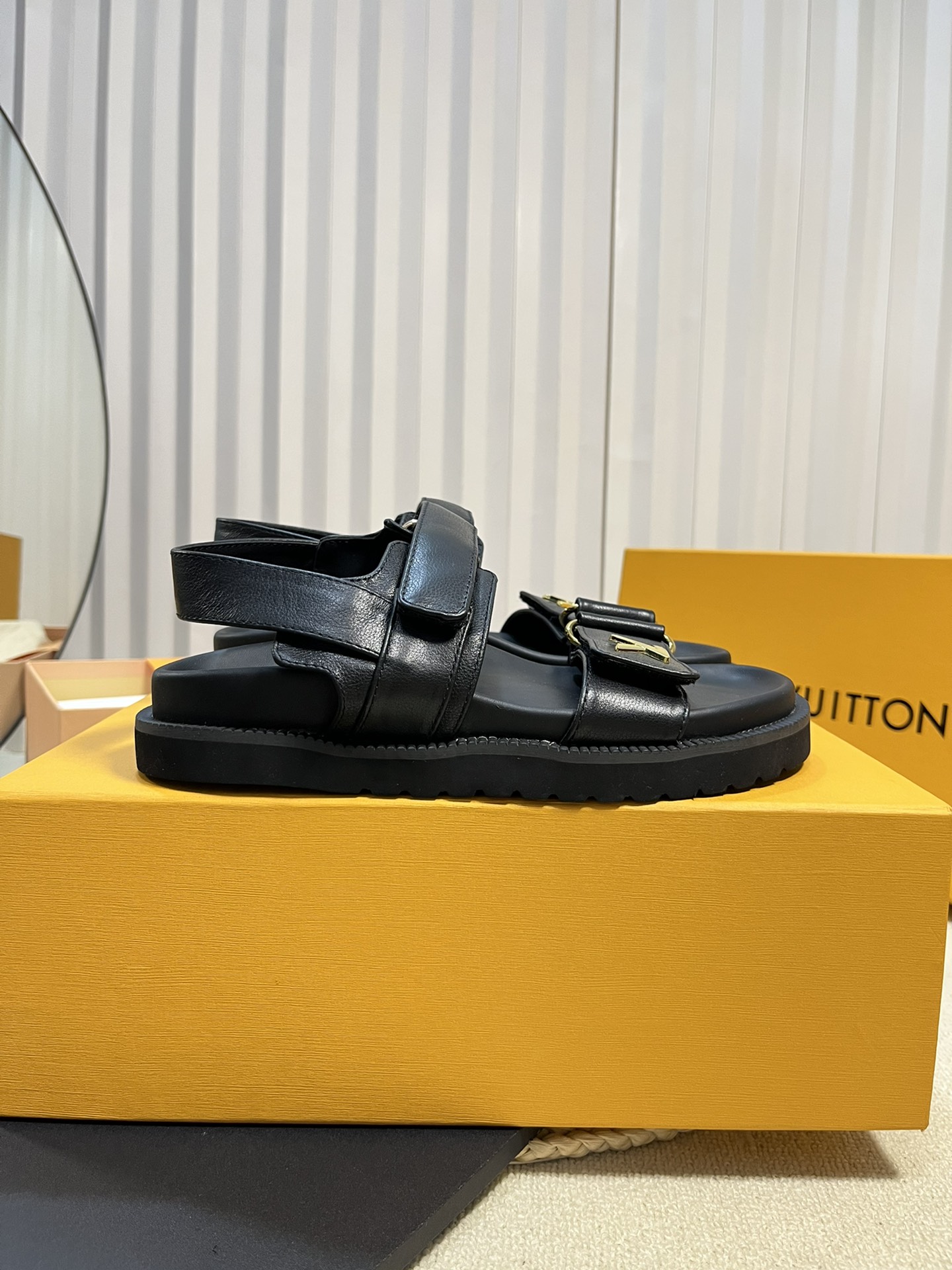 Replcia Cheap
 Louis Vuitton Shoes Sandals Printing Sheepskin Spring/Summer Collection