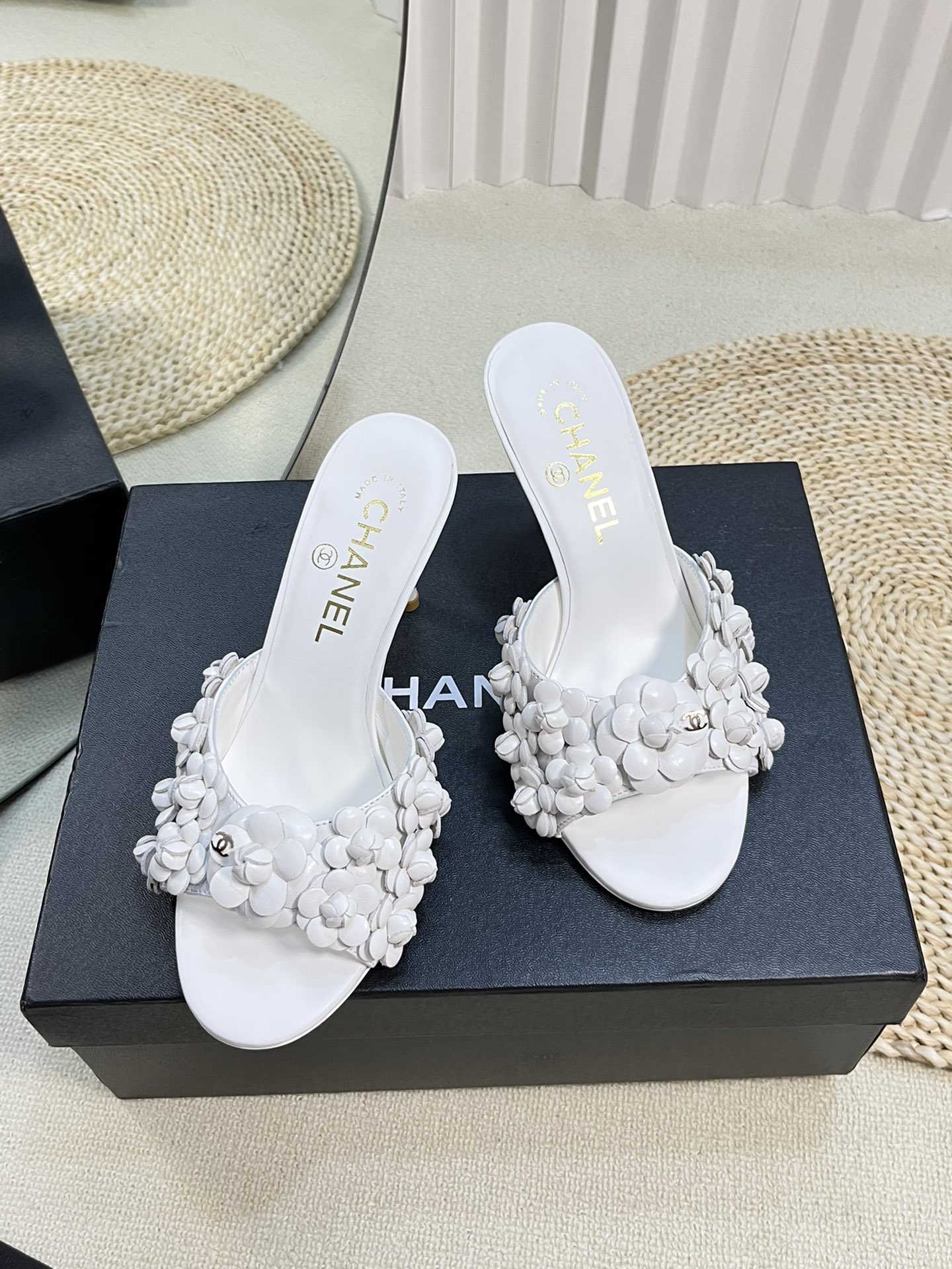 Chanel Zapatos Pantuflas Dermis Piel de oveja Seda