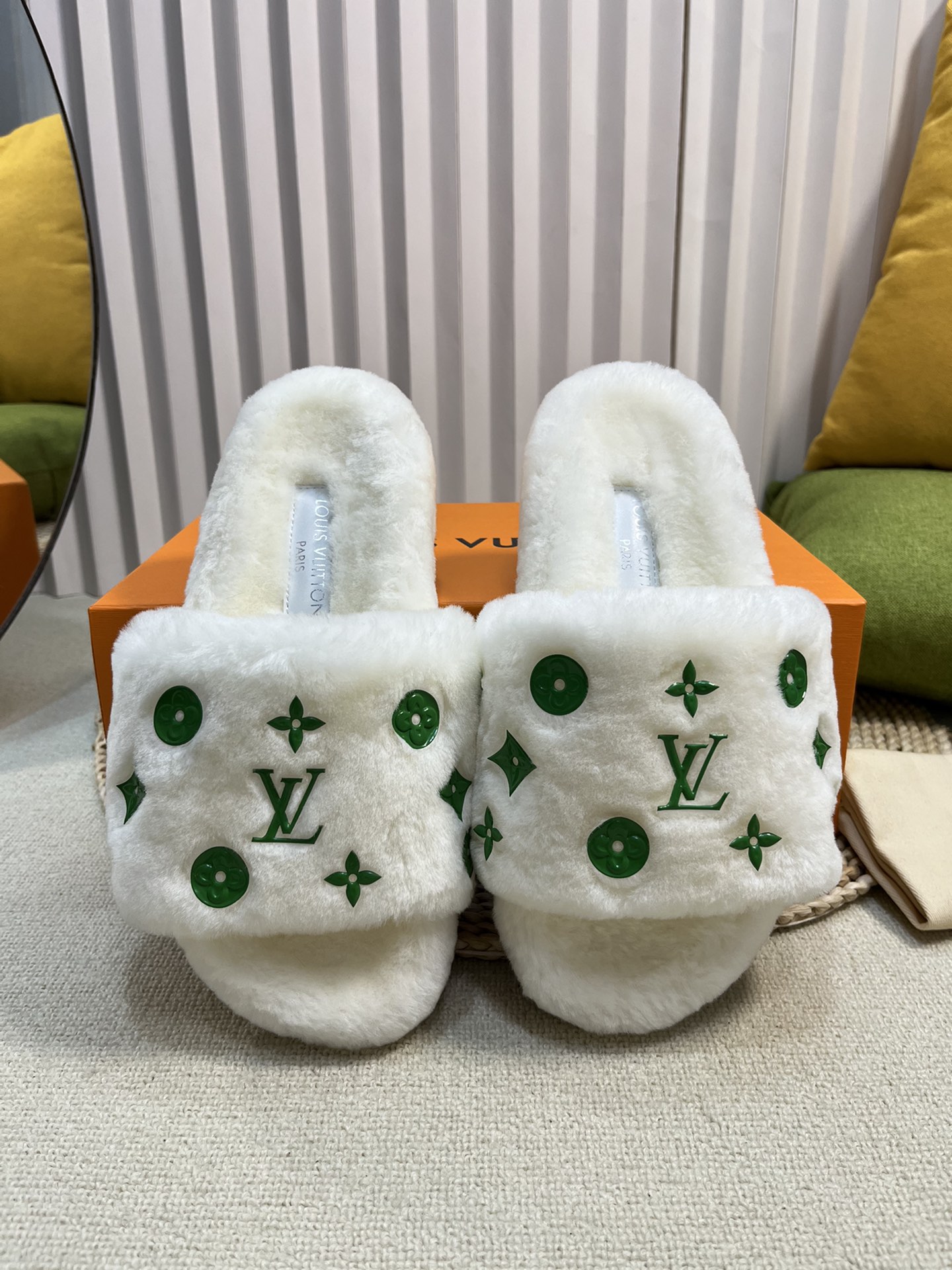 NO:577074,(Top version) Louis Vuitton Lujia 24/autumn hot-selling fur mop comprehensive upgrade series... [Color-blocking letter mop] The latest model is synchronized with the official website, the highest version in the counter is top quality. Fabric: pure lamb wool color-blocking LOGO technology. Lining: imported sheepskin. Outsole: original molded LOGO wear-resistant foam. Code number: 35-39 (40.41.42 custom-made, non-returnable, non-exchangeable), woolen shoes and slippers, louis vuitton, louis  vuitton,louis vuitton,slippers,sheepskin19860909（顶级版本） Louis Vuitton 驴家24/秋季爆款毛拖全面升级系列……【拼色字母毛拖】 官网同步最新款,专柜最高版本顶级品质 面料:纯羊羔毛拼色LOGO工艺 内里:进口羊皮 大底:原版开模LOGO耐磨发泡 码数:35-39（40.41.42订做不退不换）,毛毛鞋拖鞋,louis vuitton,louis vuitton,louis vuitton,slippers,sheepskin,Women's Shoes