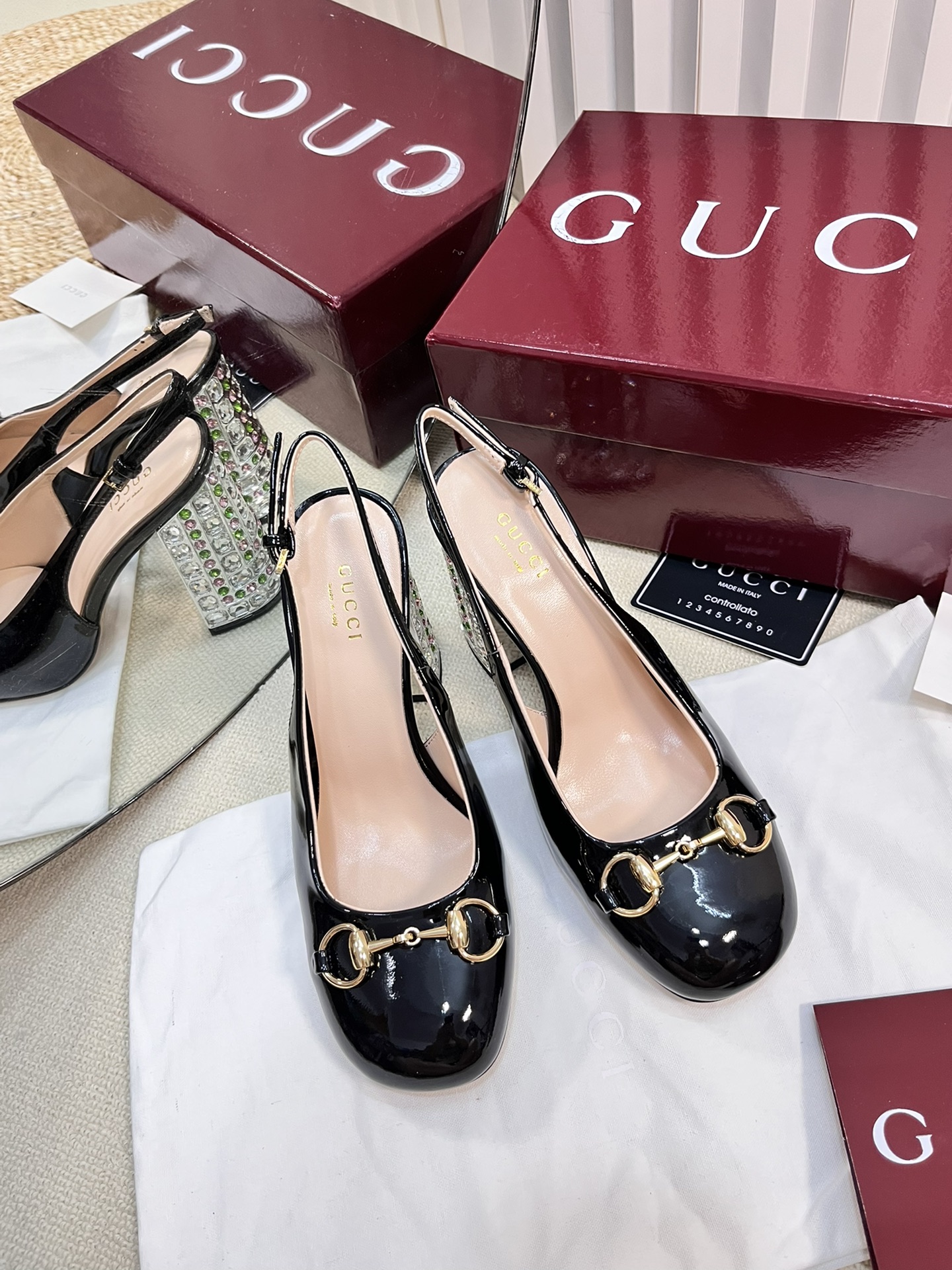 Gucci Chaussures Sandales Rouge Genuine Leather Peau de mouton Cuir verni