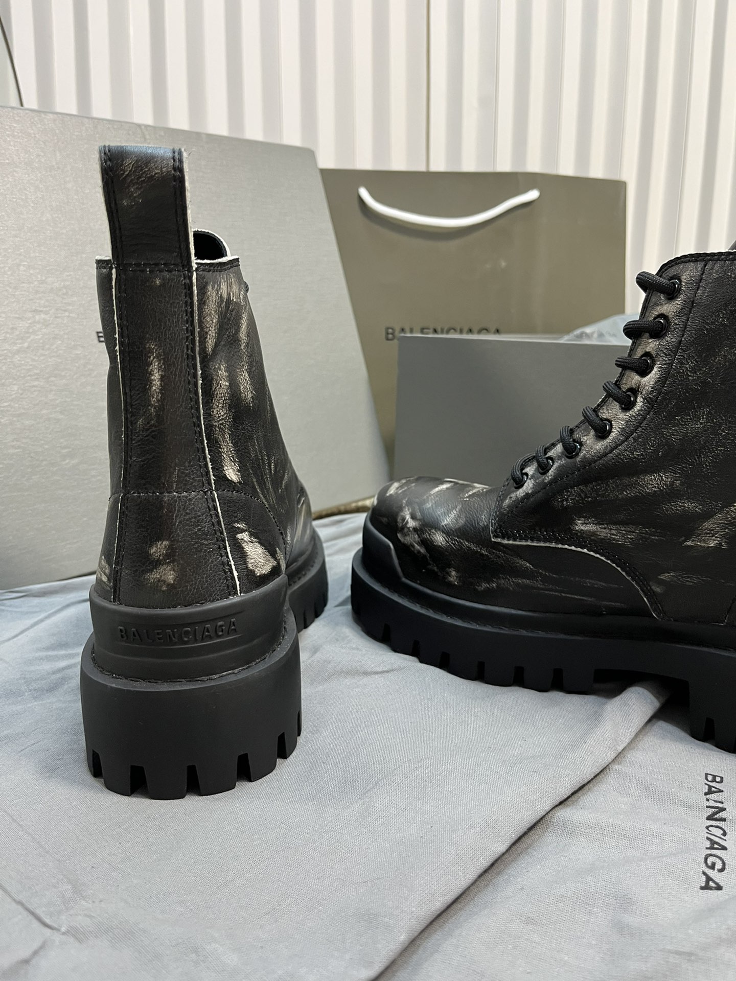 Balencaiga Graffiti Boots: Soft, Thick Soles, Ideal for Girls 35-45 - 图片 7