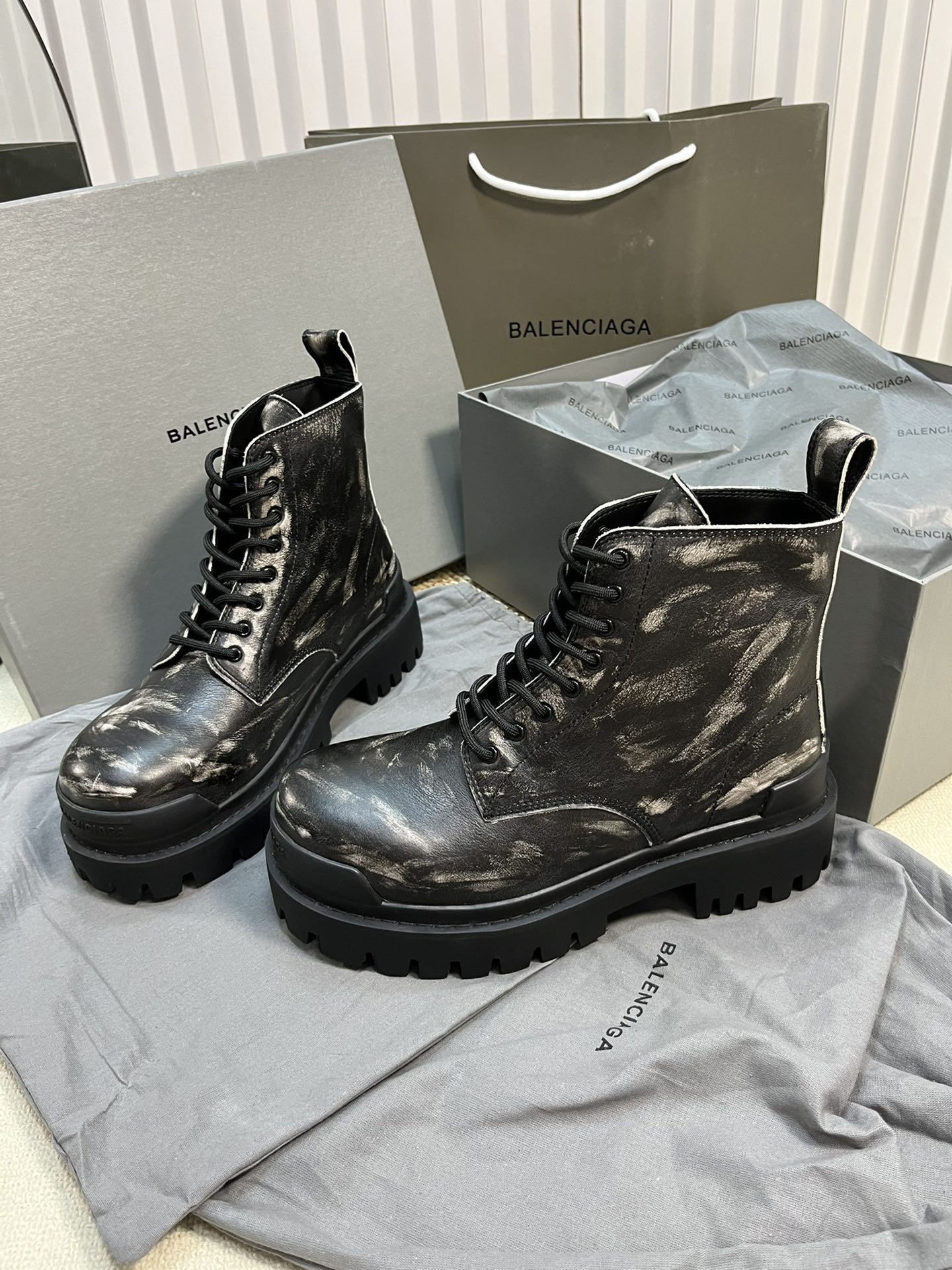 Balencaiga Graffiti Boots: Soft, Thick Soles, Ideal for Girls 35-45 - 图片 3