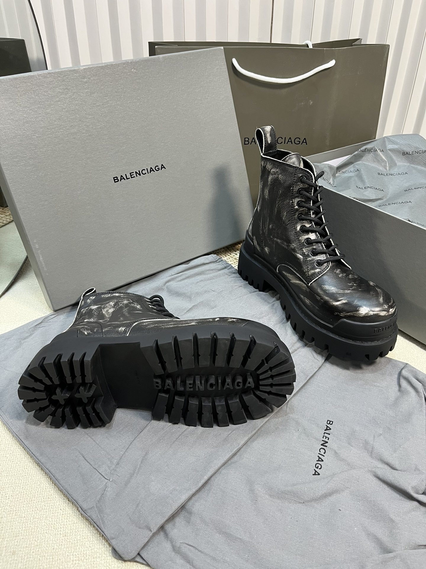 Balencaiga Graffiti Boots: Soft, Thick Soles, Ideal for Girls 35-45 - 图片 9