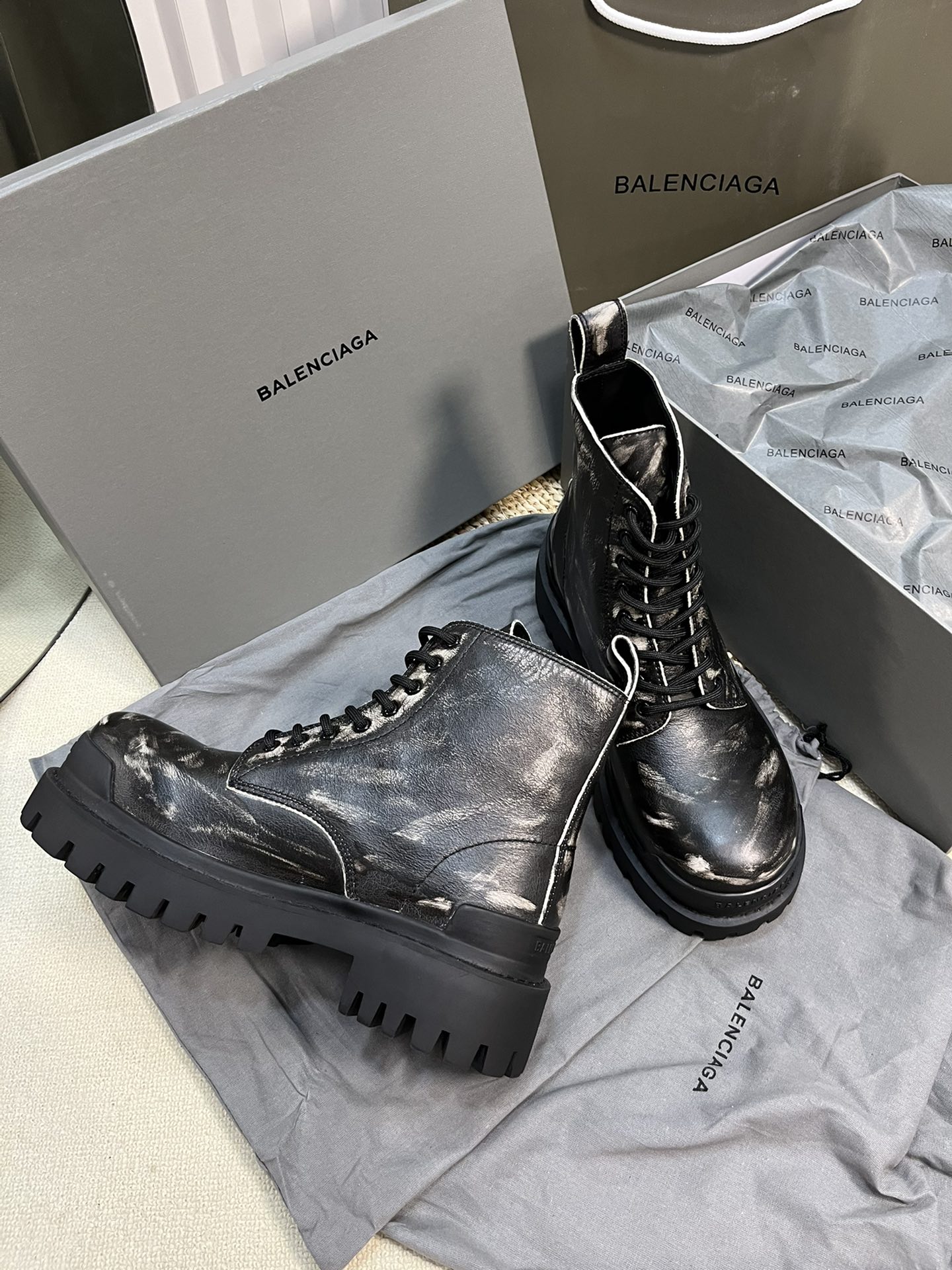 Balencaiga Graffiti Boots: Soft, Thick Soles, Ideal for Girls 35-45 - 图片 4