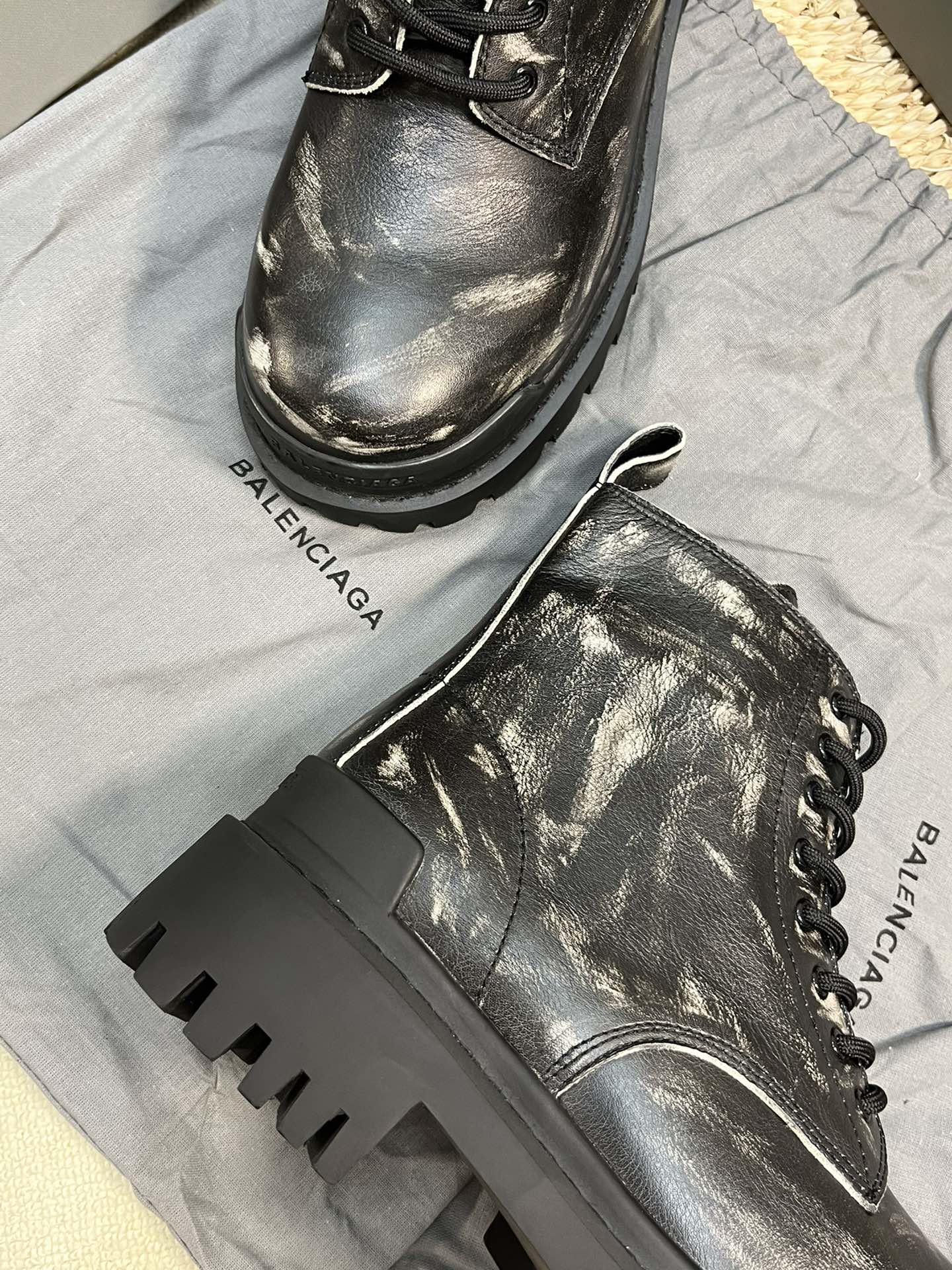 Balencaiga Graffiti Boots: Soft, Thick Soles, Ideal for Girls 35-45 - 图片 8