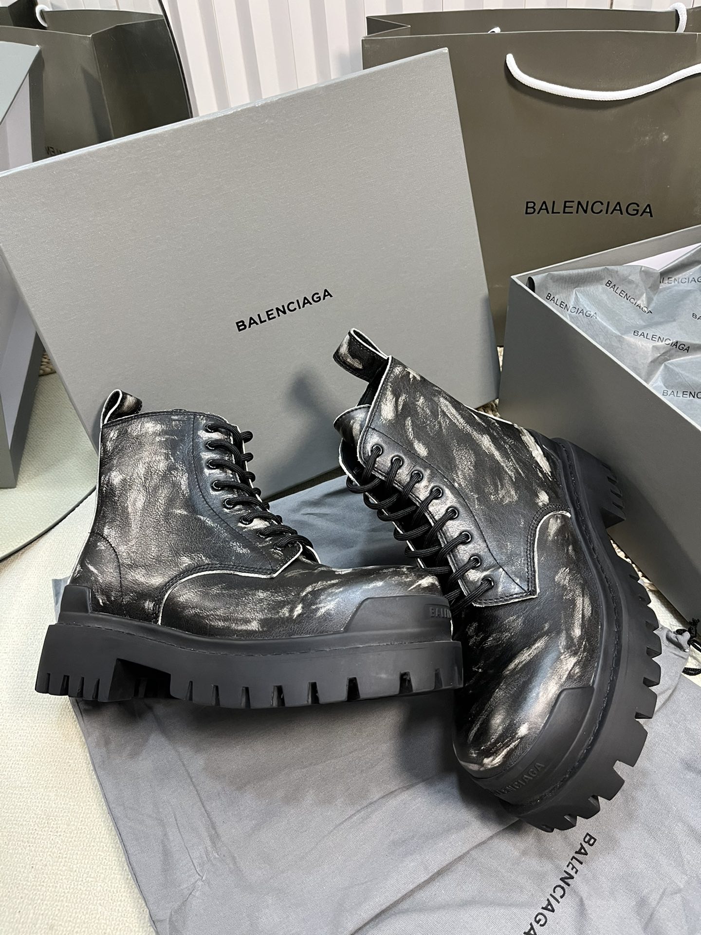 Balencaiga Graffiti Boots: Soft, Thick Soles, Ideal for Girls 35-45 - 图片 6