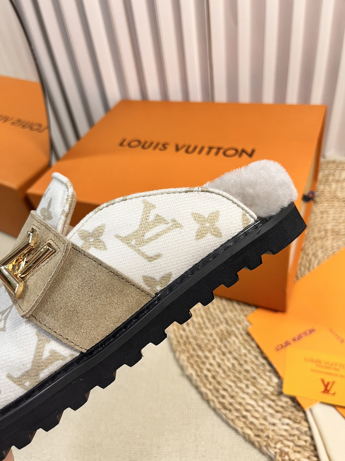 Louis Vuitton路易威登Lv包头拖鞋驴牌 7