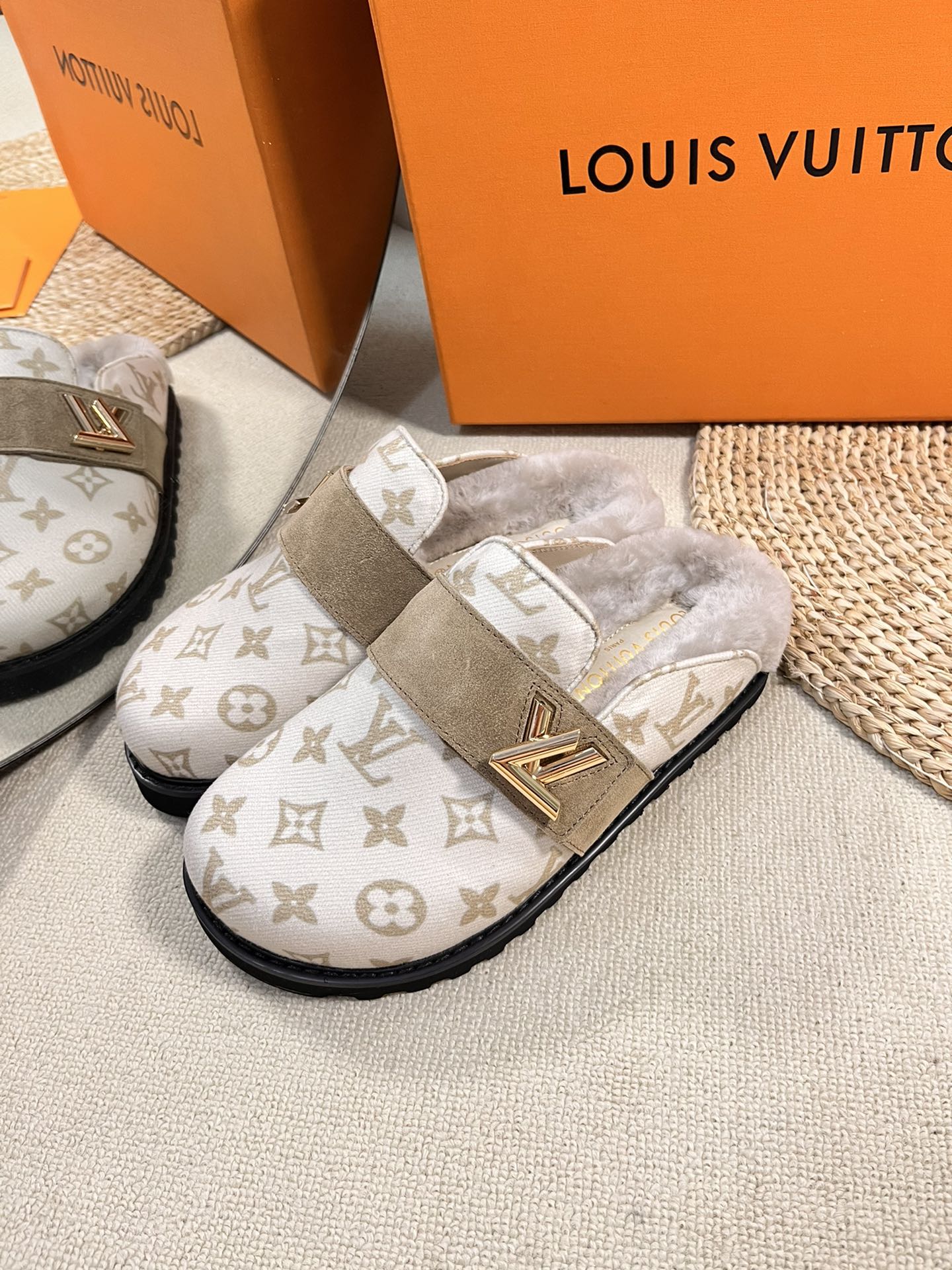 Louis Vuitton路易威登Lv包头拖鞋驴牌 3