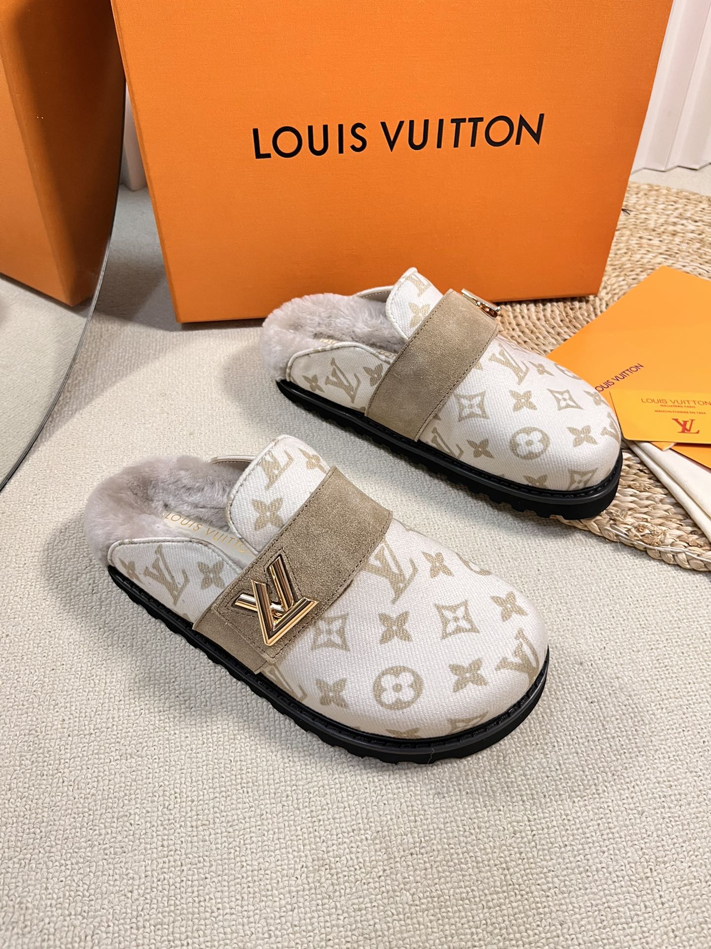 Louis Vuitton路易威登Lv包头拖鞋驴牌 2