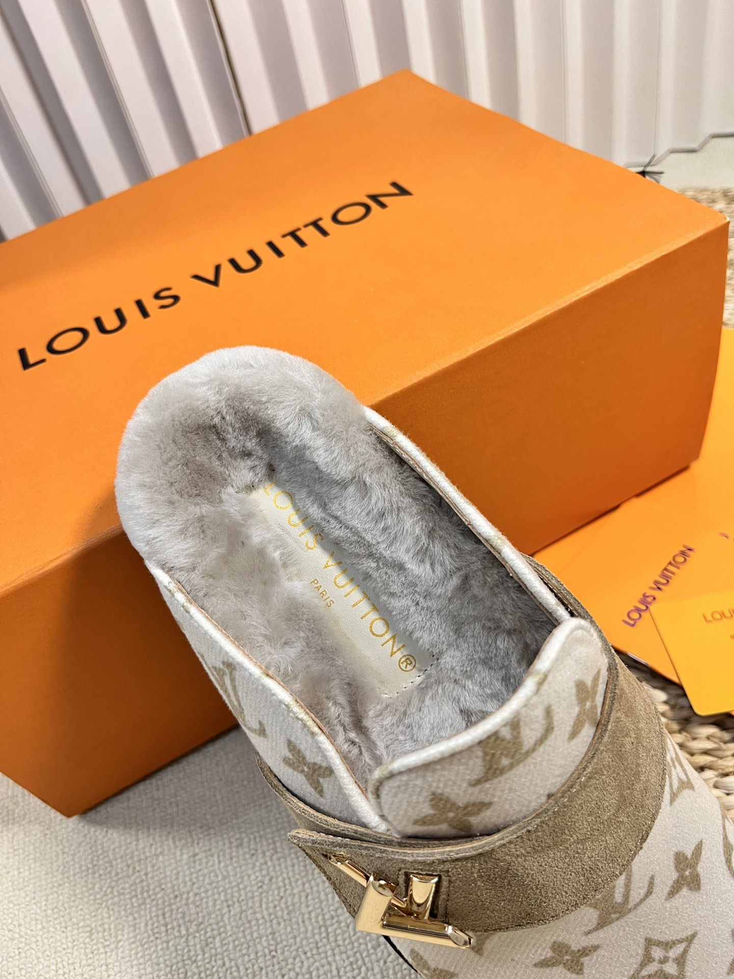 Louis Vuitton路易威登Lv包头拖鞋驴牌 8