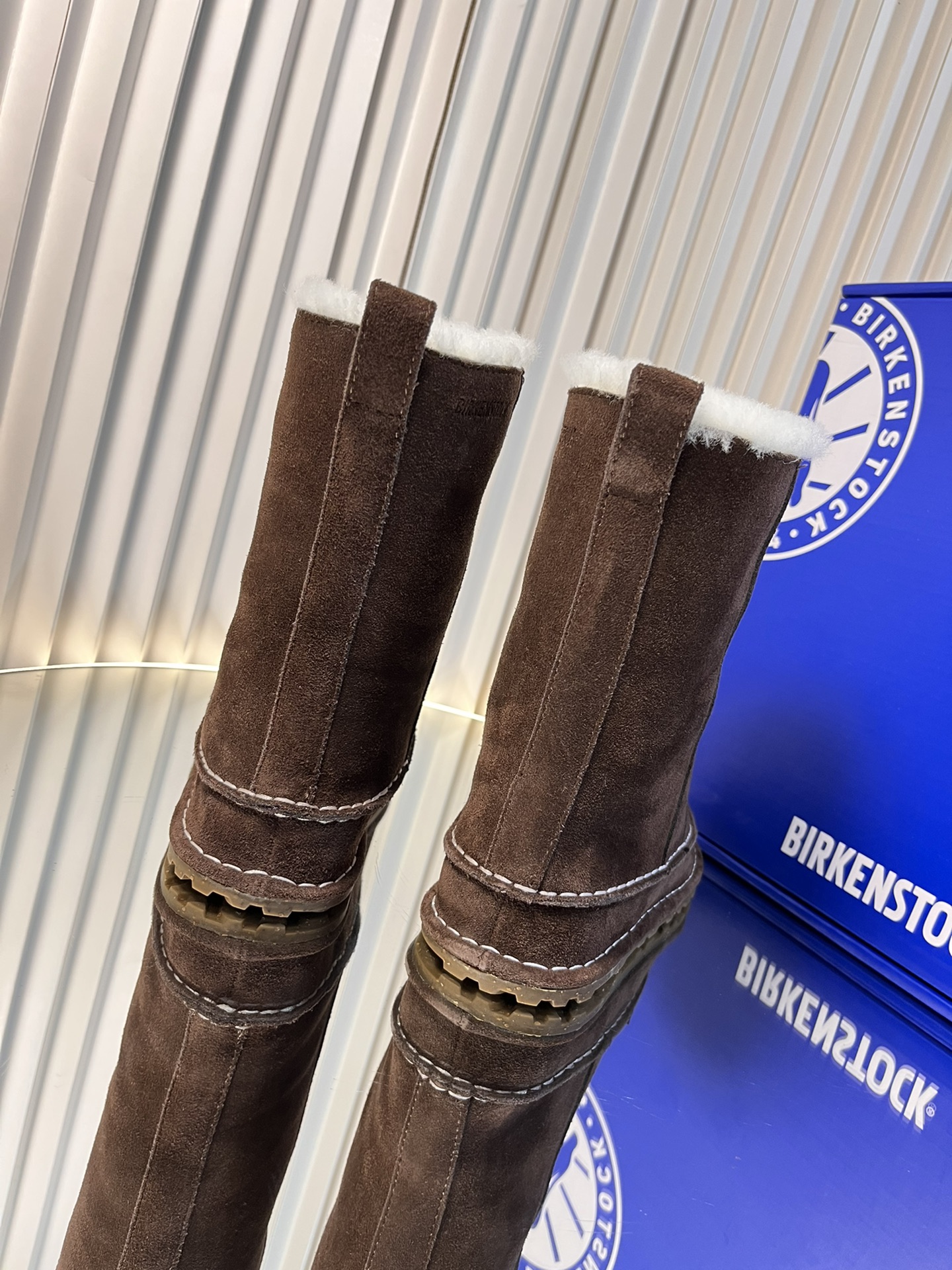 Fashionable and Cozy: Birkenstock 2024 Autumn Winter Heavy Wooled Snow Boots - 图片 4