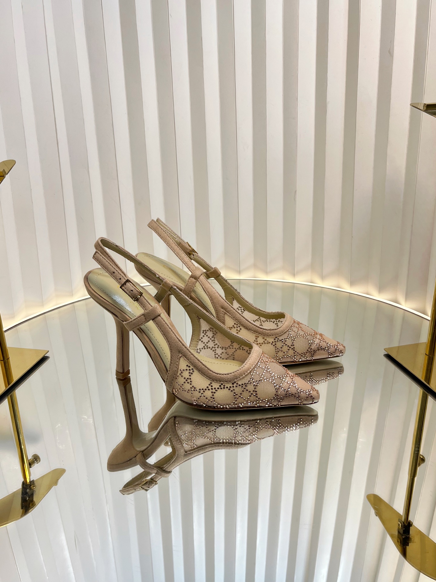 NO:166504,Dio…r ss25 new arrival~ cd 25 Spring and Summer Bright Star River Series New High Heels Mesh Upper Paired with Classic Rags of Radishes; Blingbling shines, so beautiful, the counter can't find any problems except expensive!  Lambskin inner; genuine leather sole!  Full series size 34-43 (34.40.41.42.43 customized), semi-slide sandals, dior, sandals, high heels, sheepskin, Leather soles19860909Dio…r ss25 new arrival～ cd 25春夏璀璨星河系列新品高跟鞋 网纱鞋面 搭配经典藤格纹水钻；blingbling地闪耀,太美啦,专柜除了贵挑不出毛病！ 小羊皮内里；真皮大底！ 全系列size 34-43(34.40.41.42.43订做）,半拖凉鞋,dior,sandals,high heels,sheepskin,Leather soles,Women's Shoes